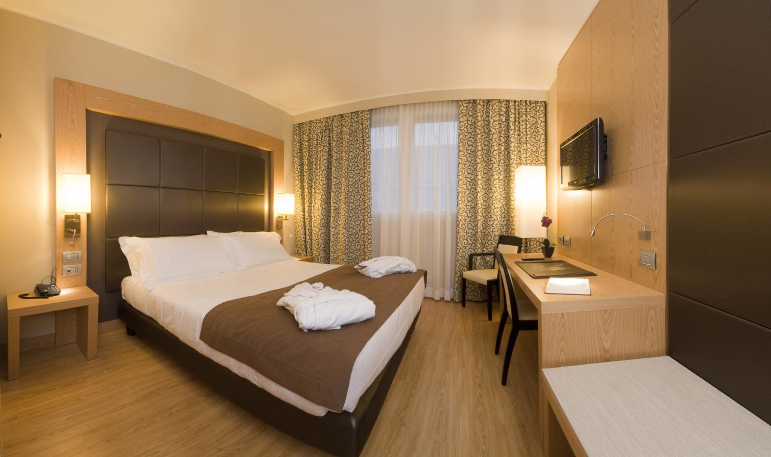 Double Room - Photo 6