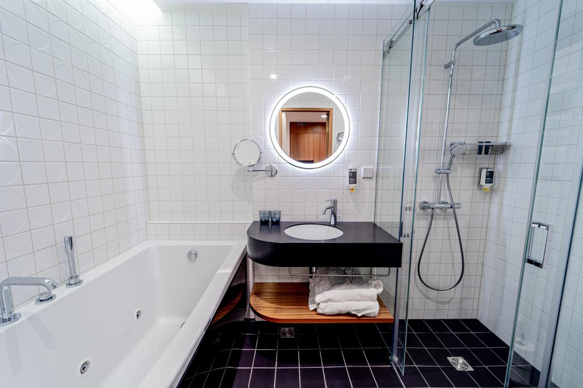Suite - Photo 5