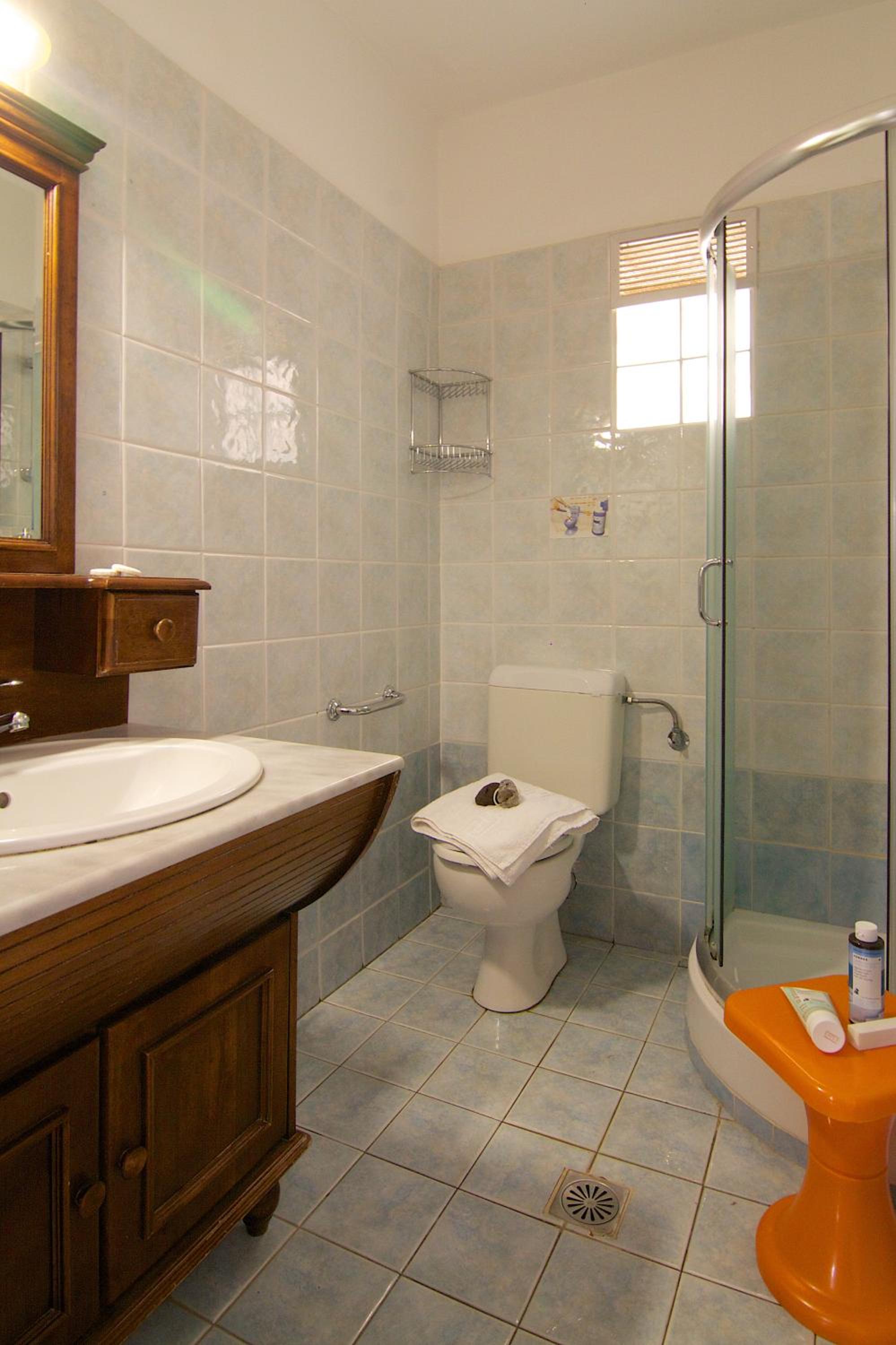 Studio (2-3 Adults)