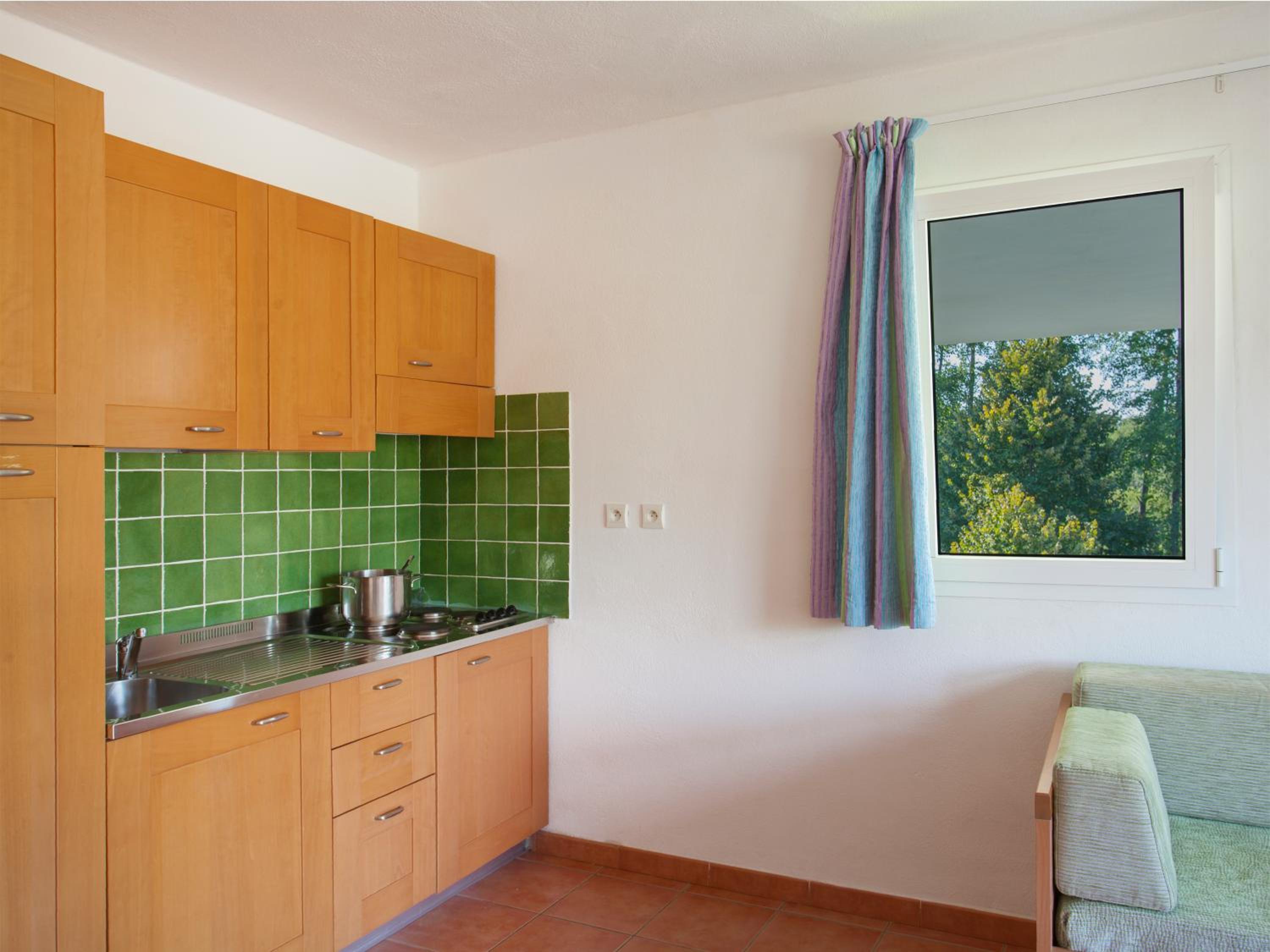 One-Bedroom Apartment (2-4 Adults) - Photo 6