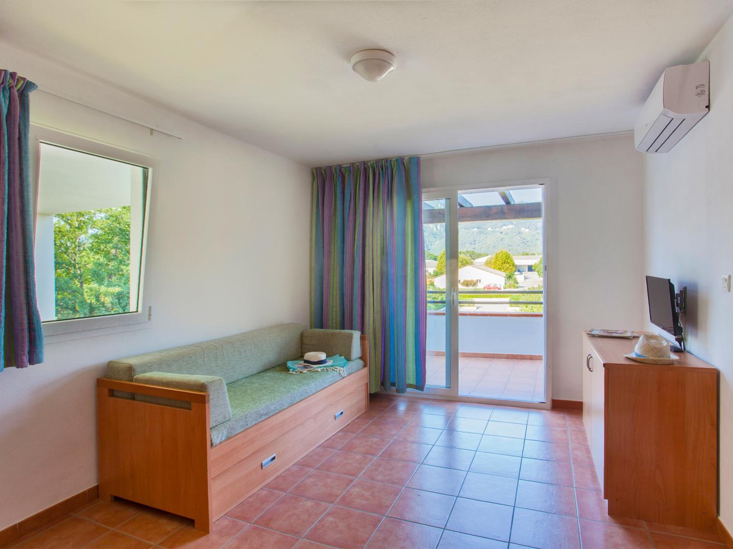 One-Bedroom Apartment (2-4 Adults) - Photo 9
