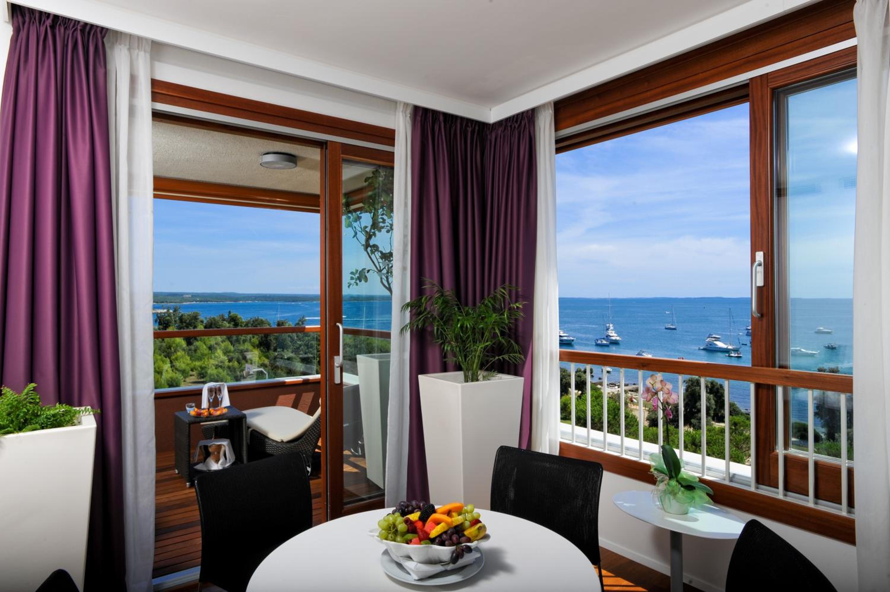 Deluxe Suite photo 3