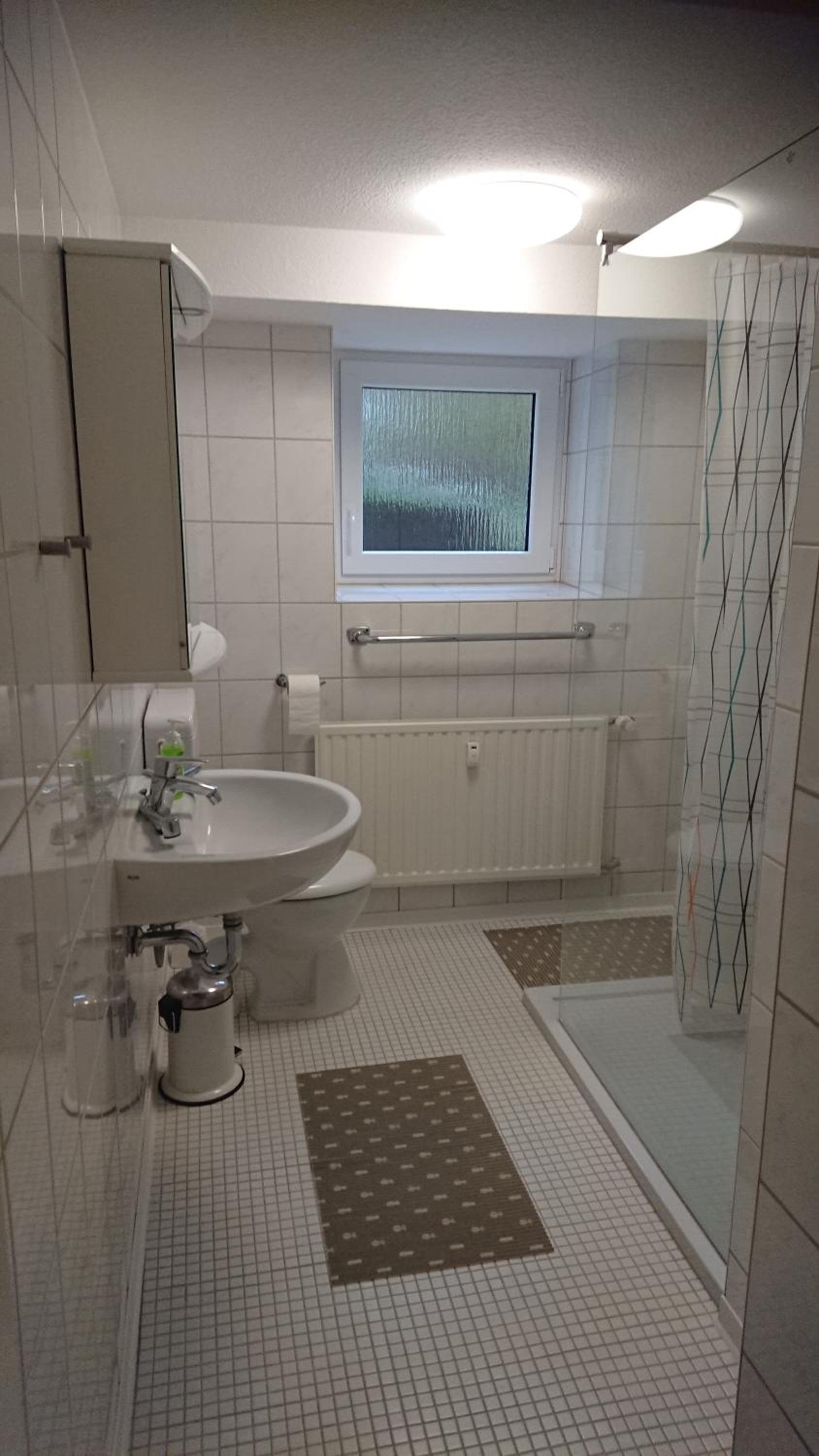 Apartment with Shower - Photo 10