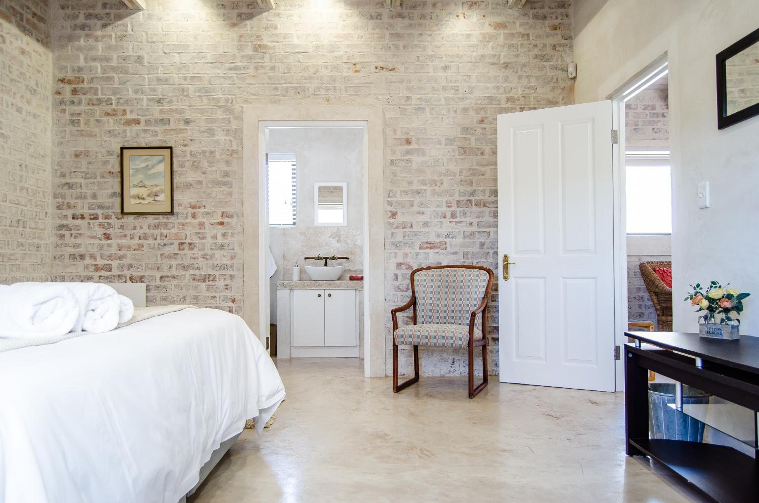 One-Bedroom Apartment - Photo 17