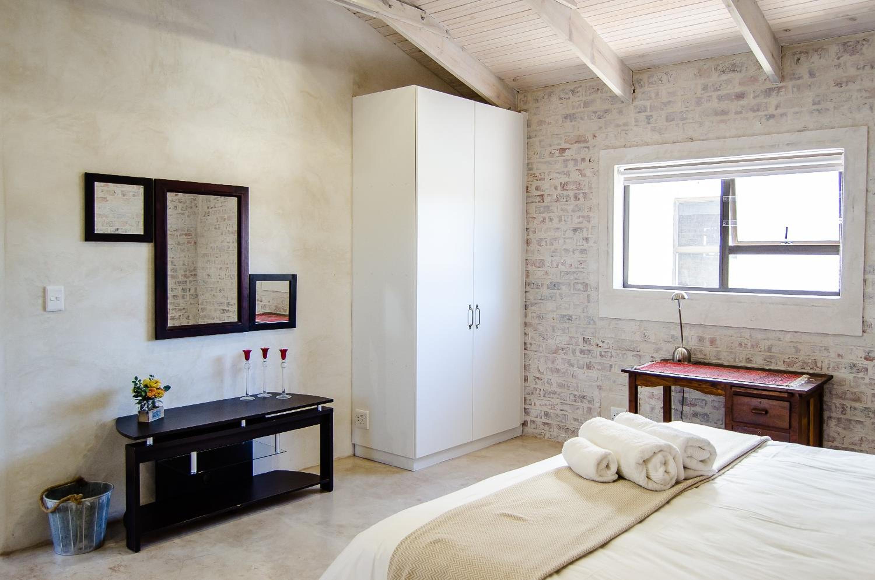 One-Bedroom Apartment - Photo 16