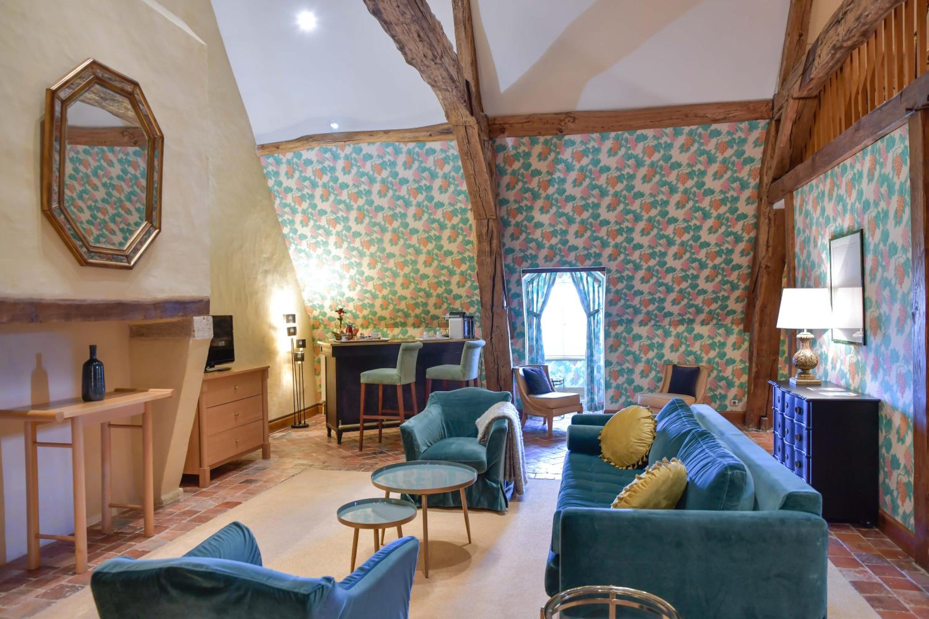 Castle Suite with Golf View - Photo 3