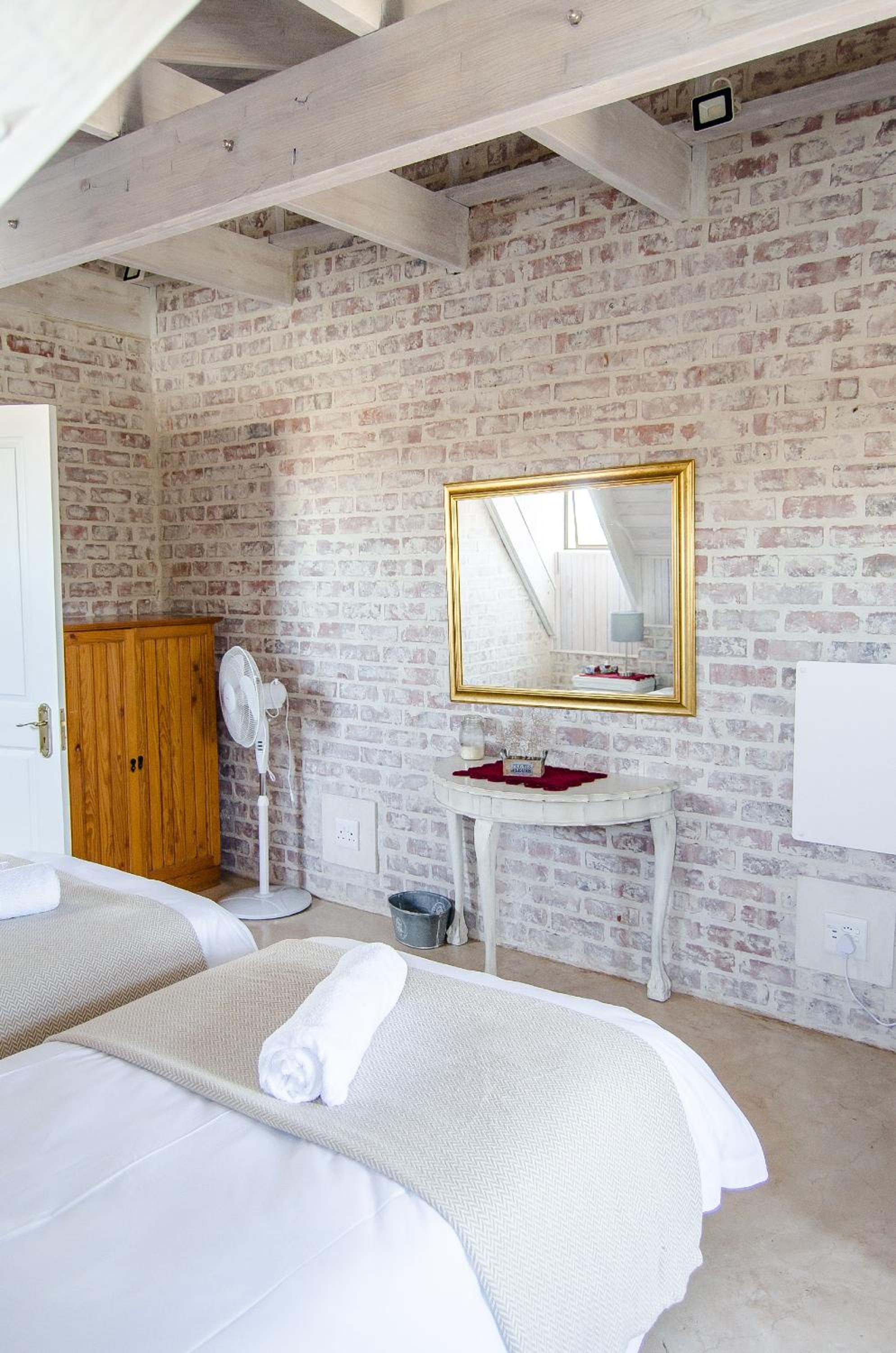 Two-Bedroom Apartment - Photo 25