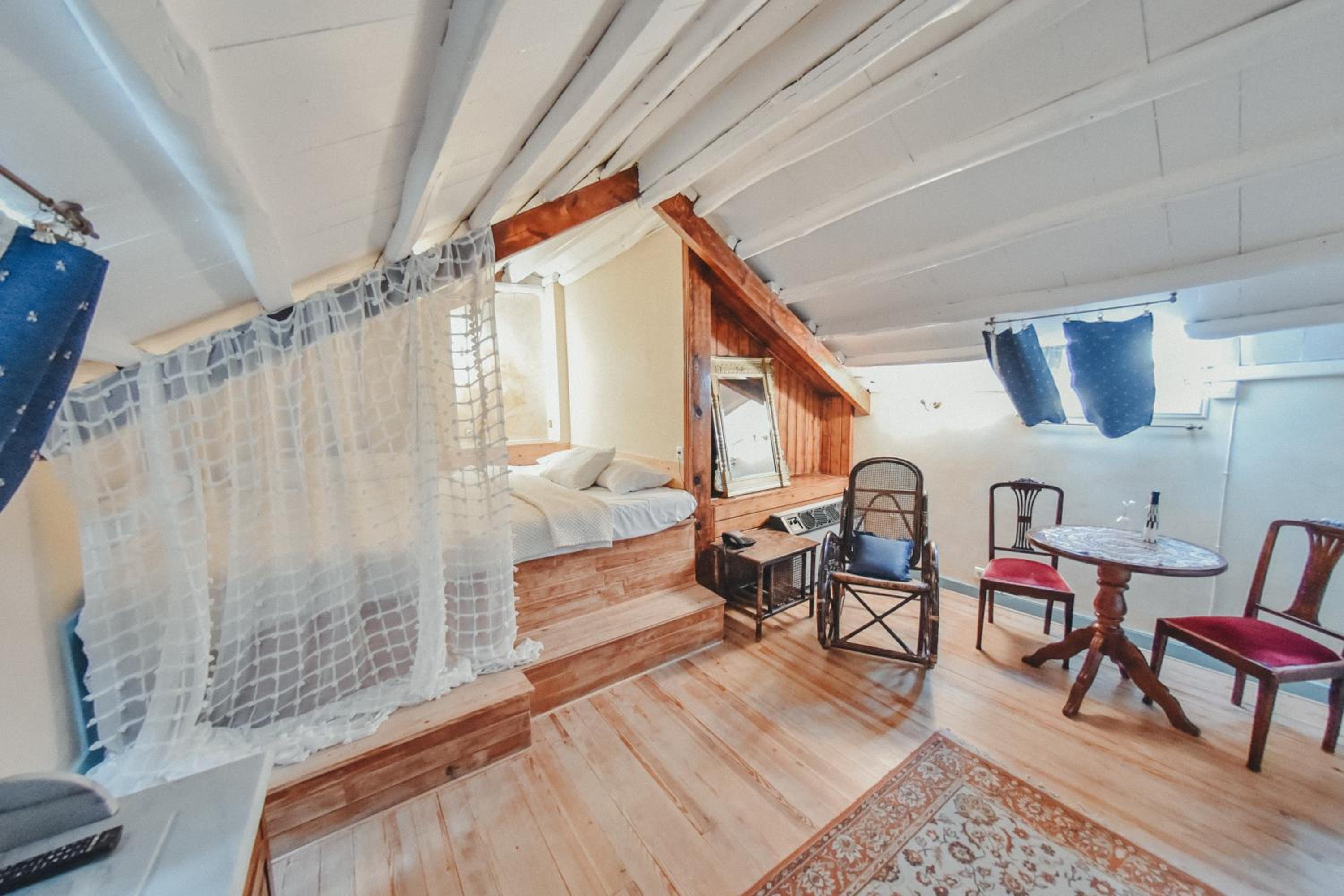 Mansion Attic Studio photo 3