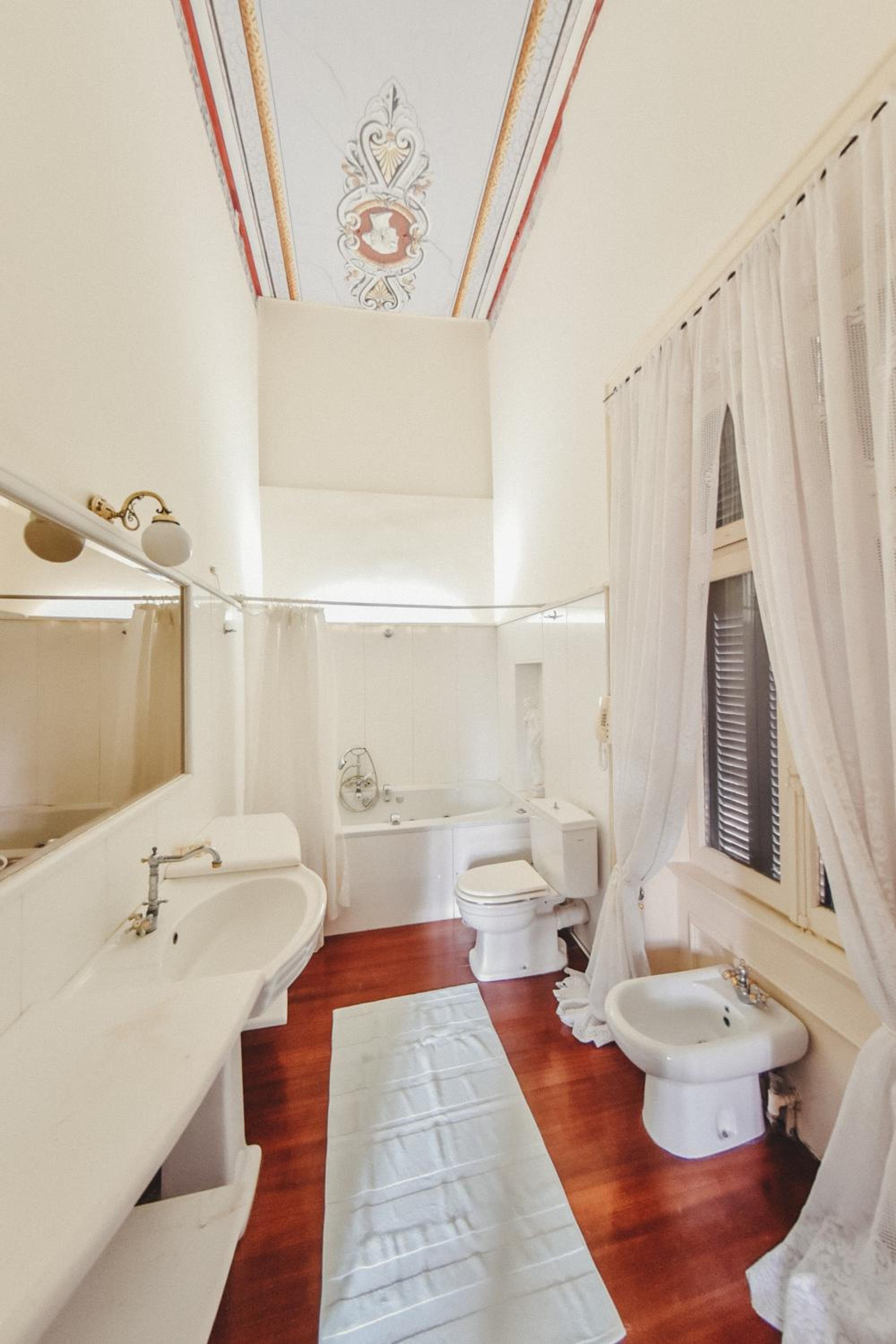 Mansion Superior Suite with Spa Bath and Pool View photo 2