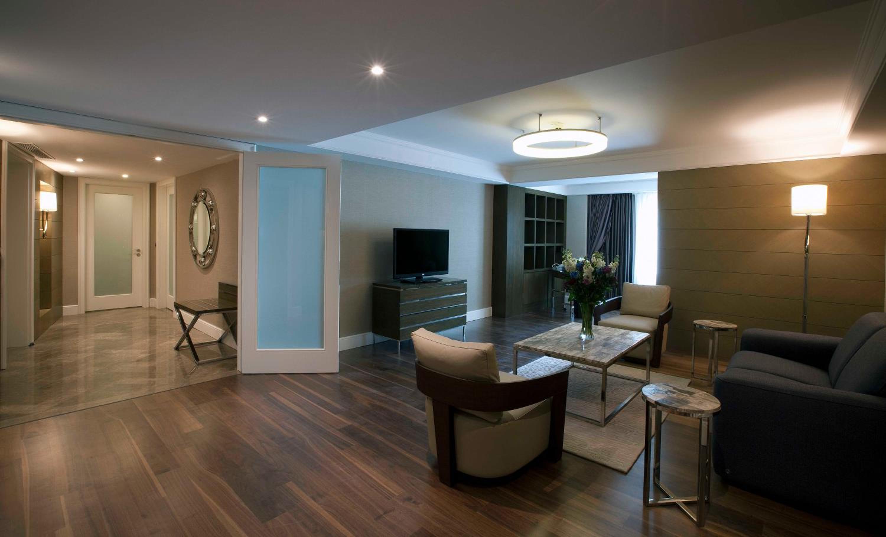 Superior Suite with Lounge Access - Photo 3