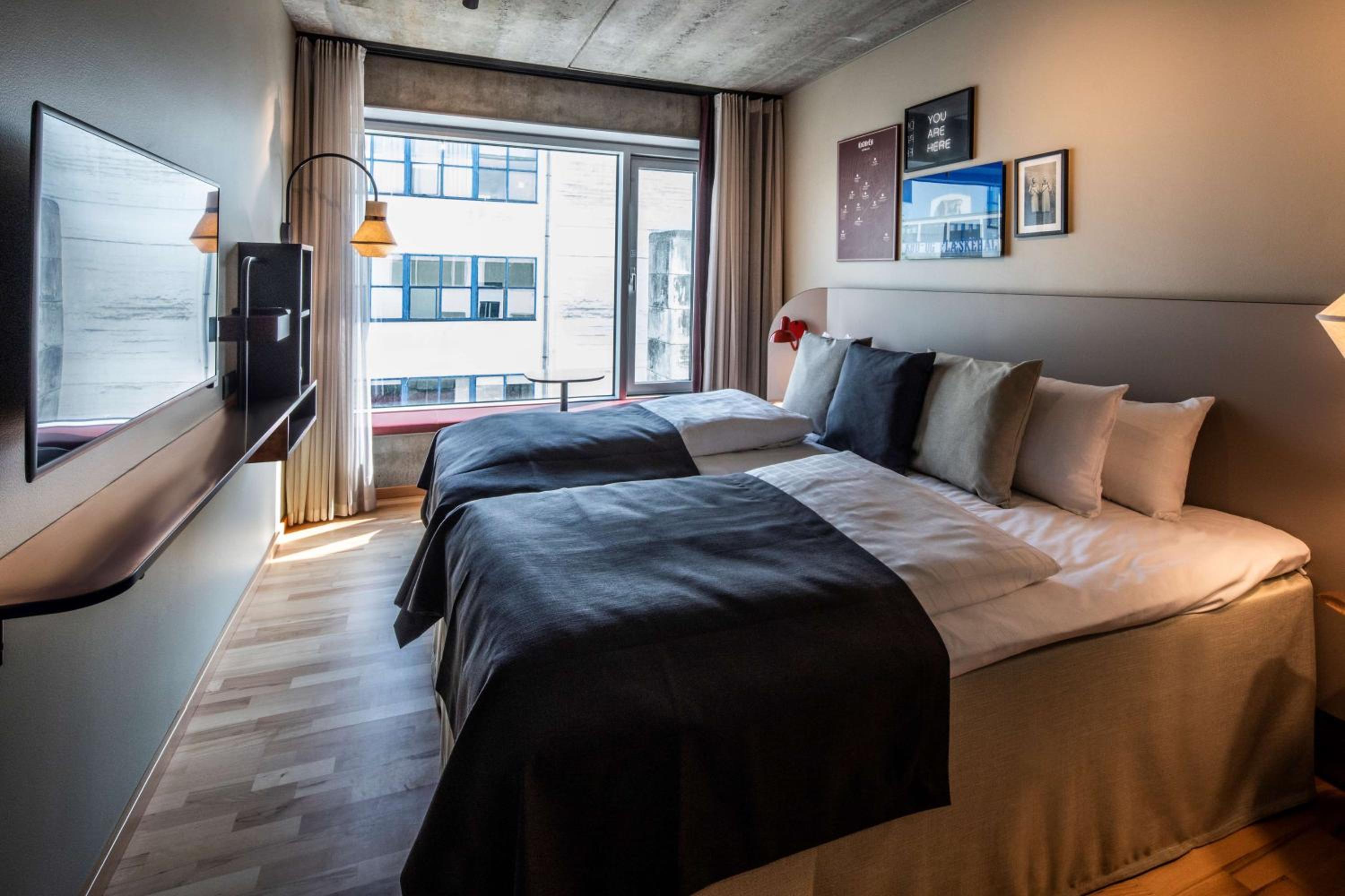 Standard Twin Room thumbnail 5