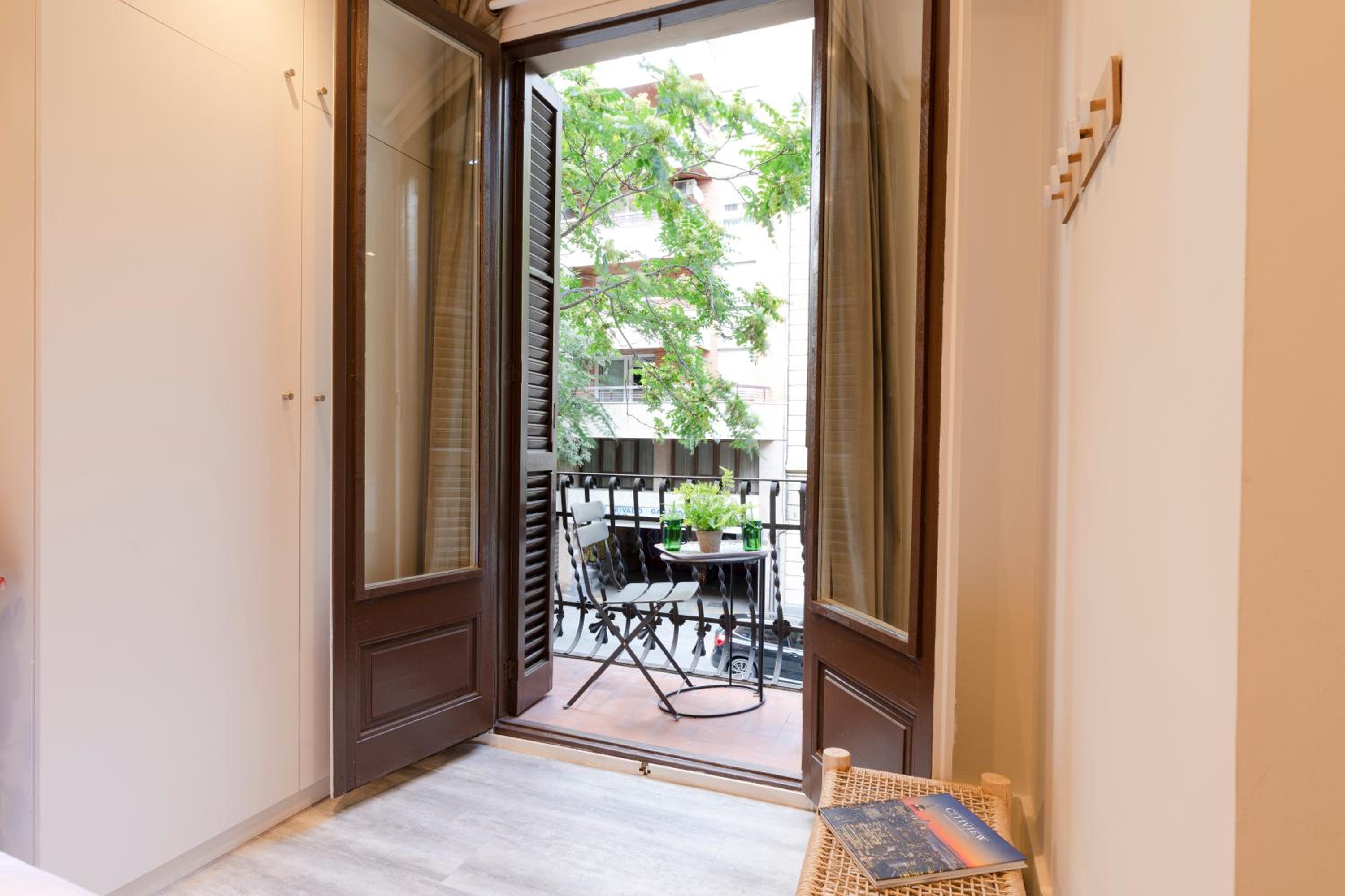 Apartment with Balcony photo 2
