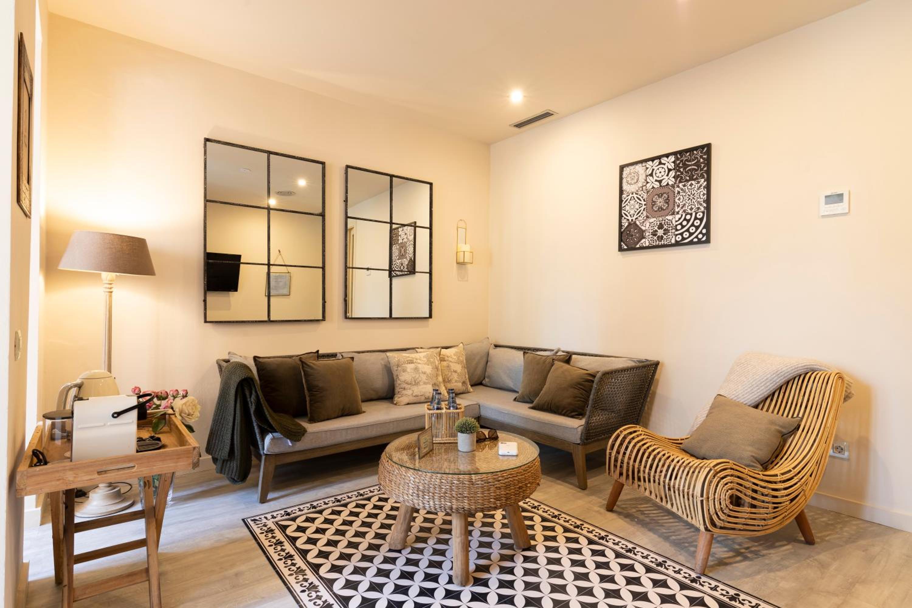 Apartment with Balcony photo 2
