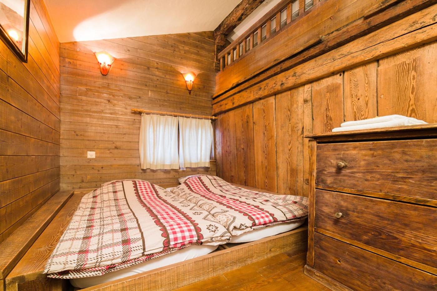 Double Room with Shared Bathroom photo 2