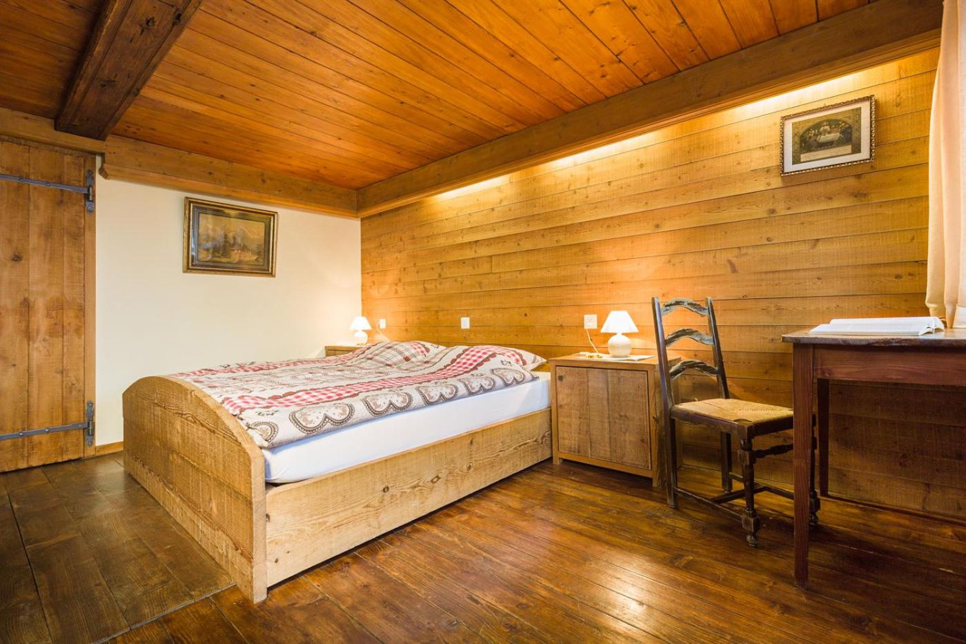 Double Room with Spa Bath photo 3