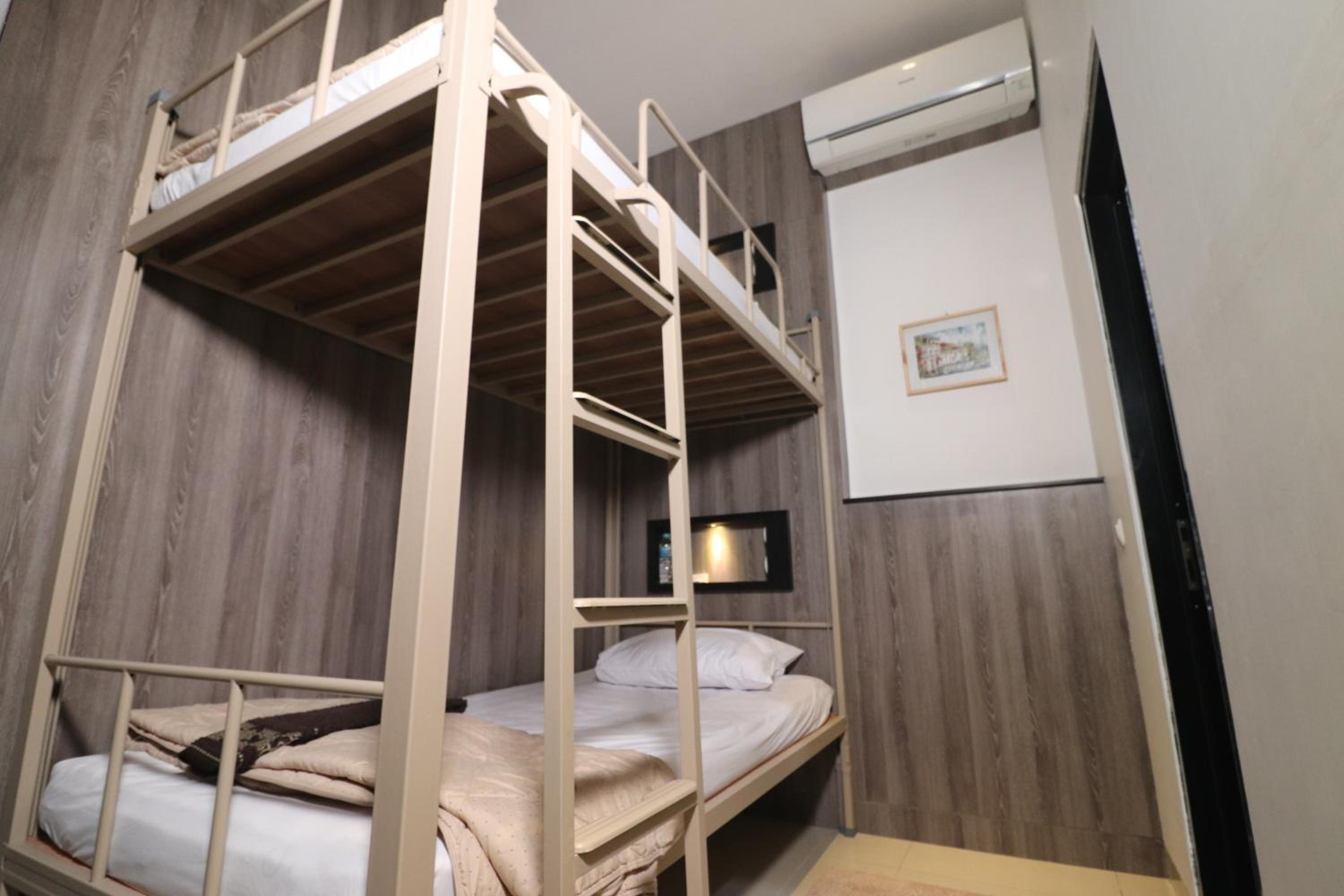 Standard Double Room - Photo 9