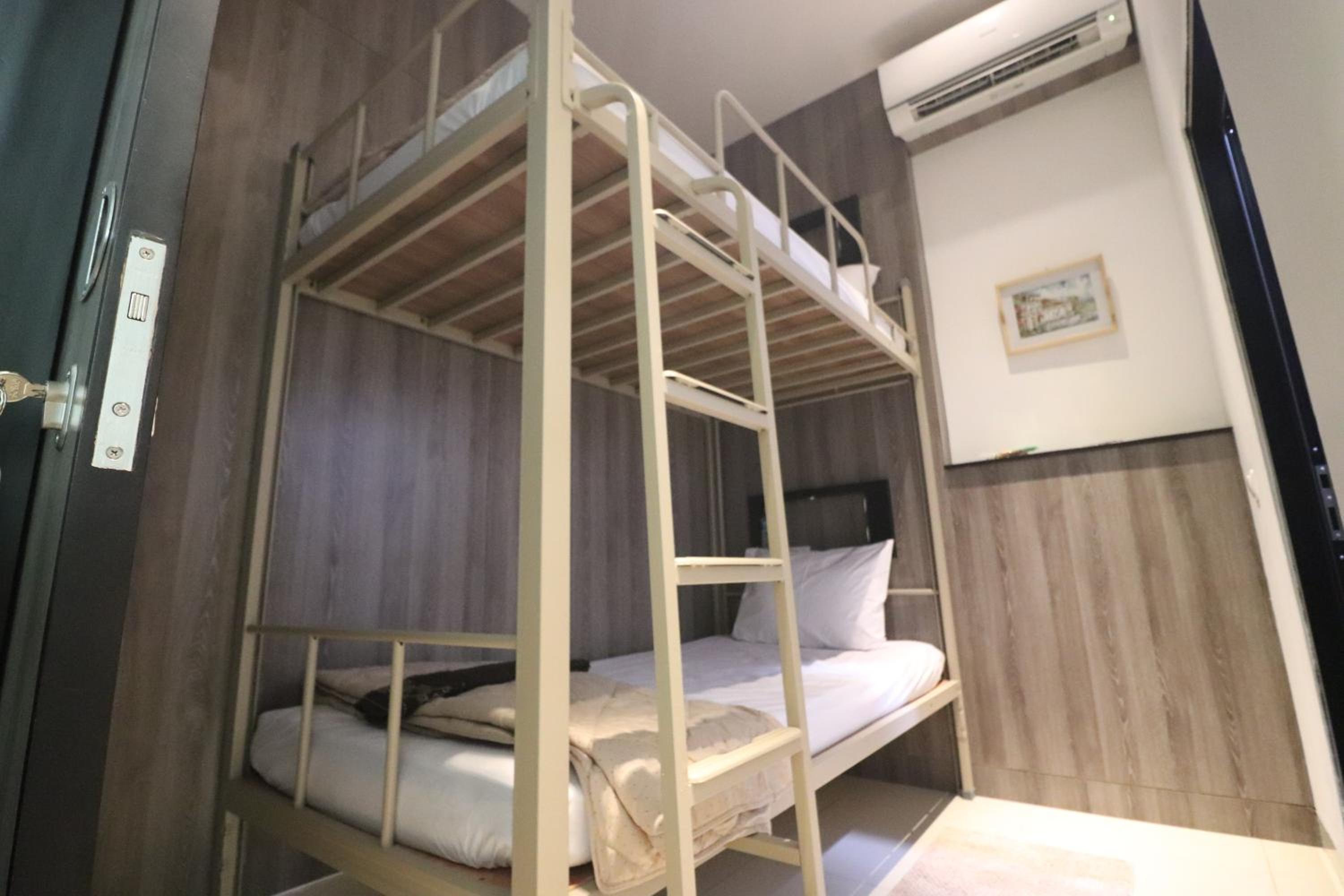 Standard Double Room - Photo 8
