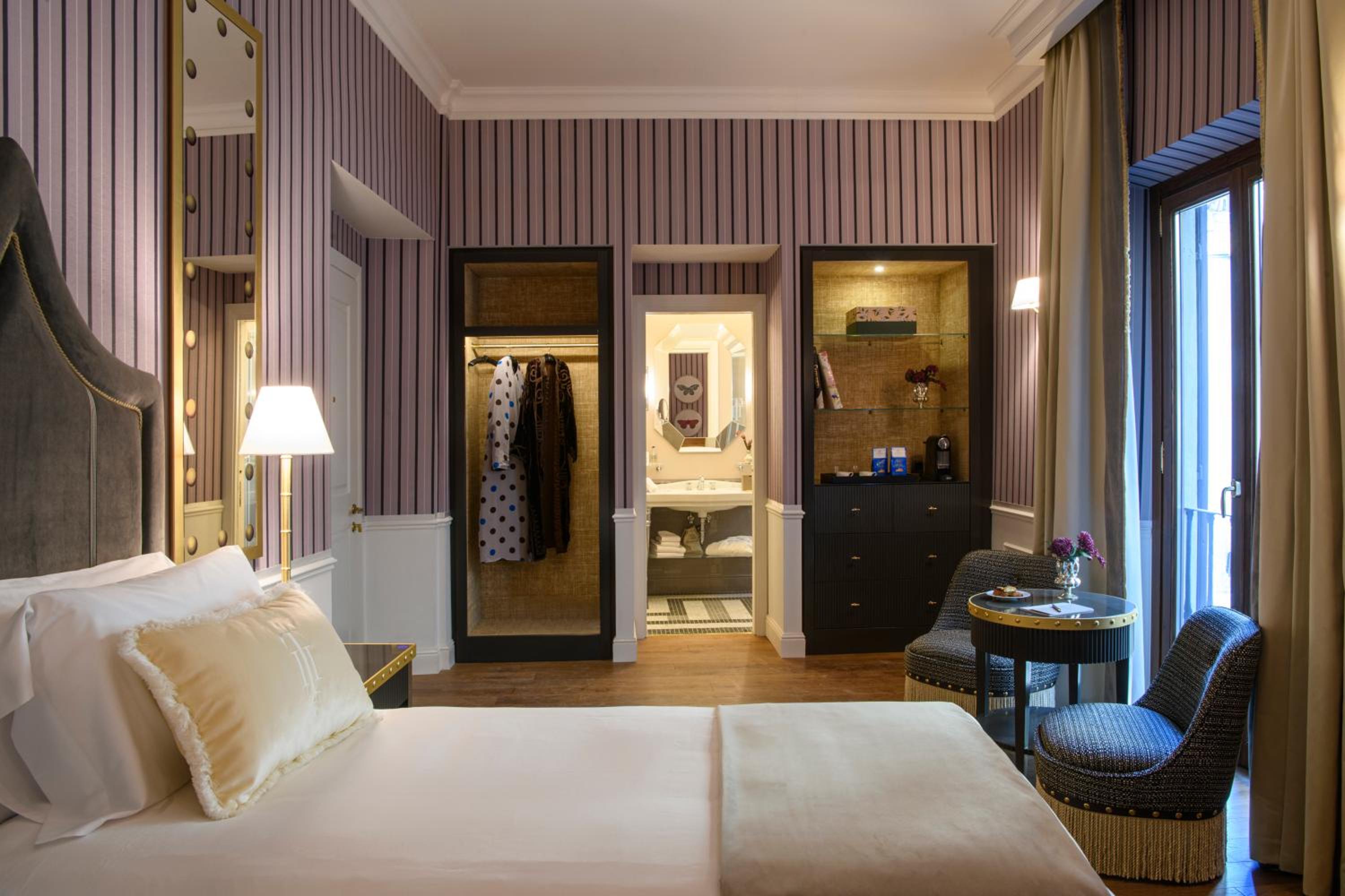 Junior King Suite - Photo 1