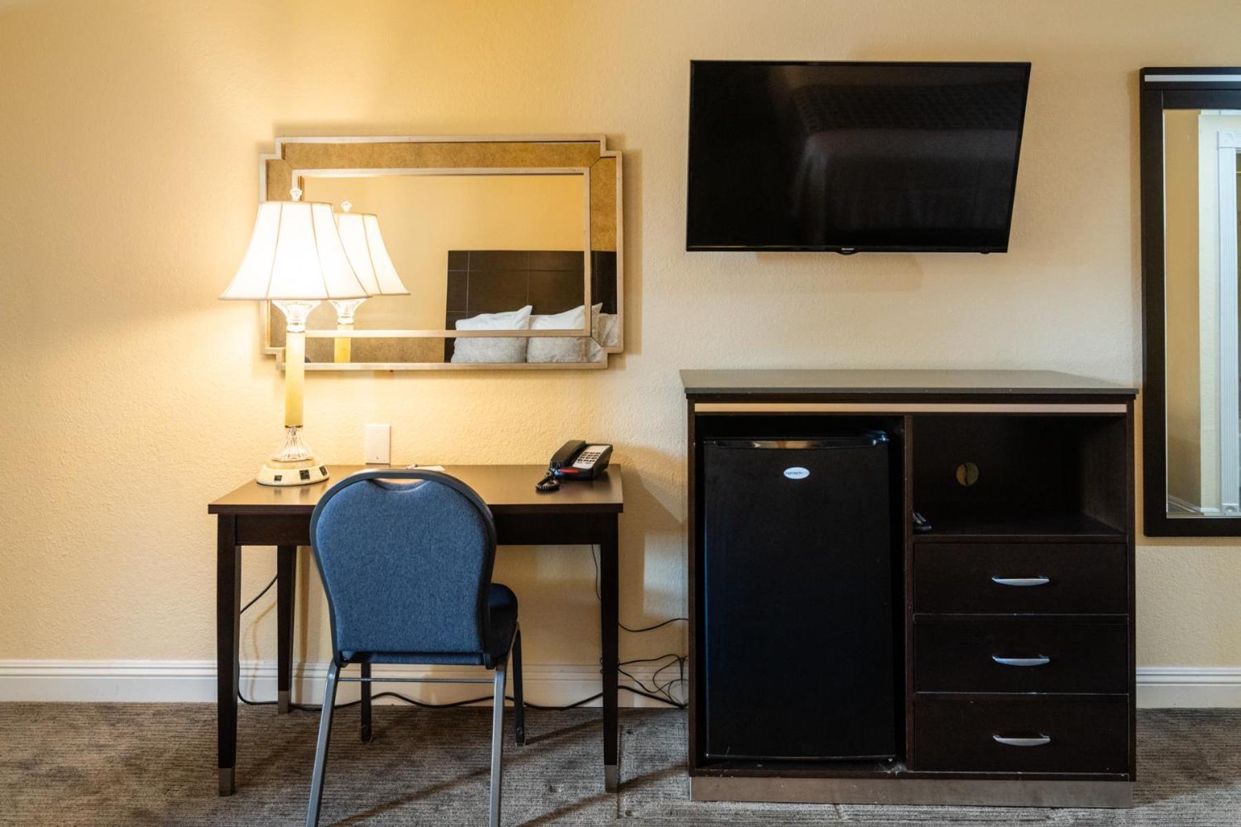 Queen Room with Two Queen Beds and Roll in Shower - Accessible/Non-Smoking