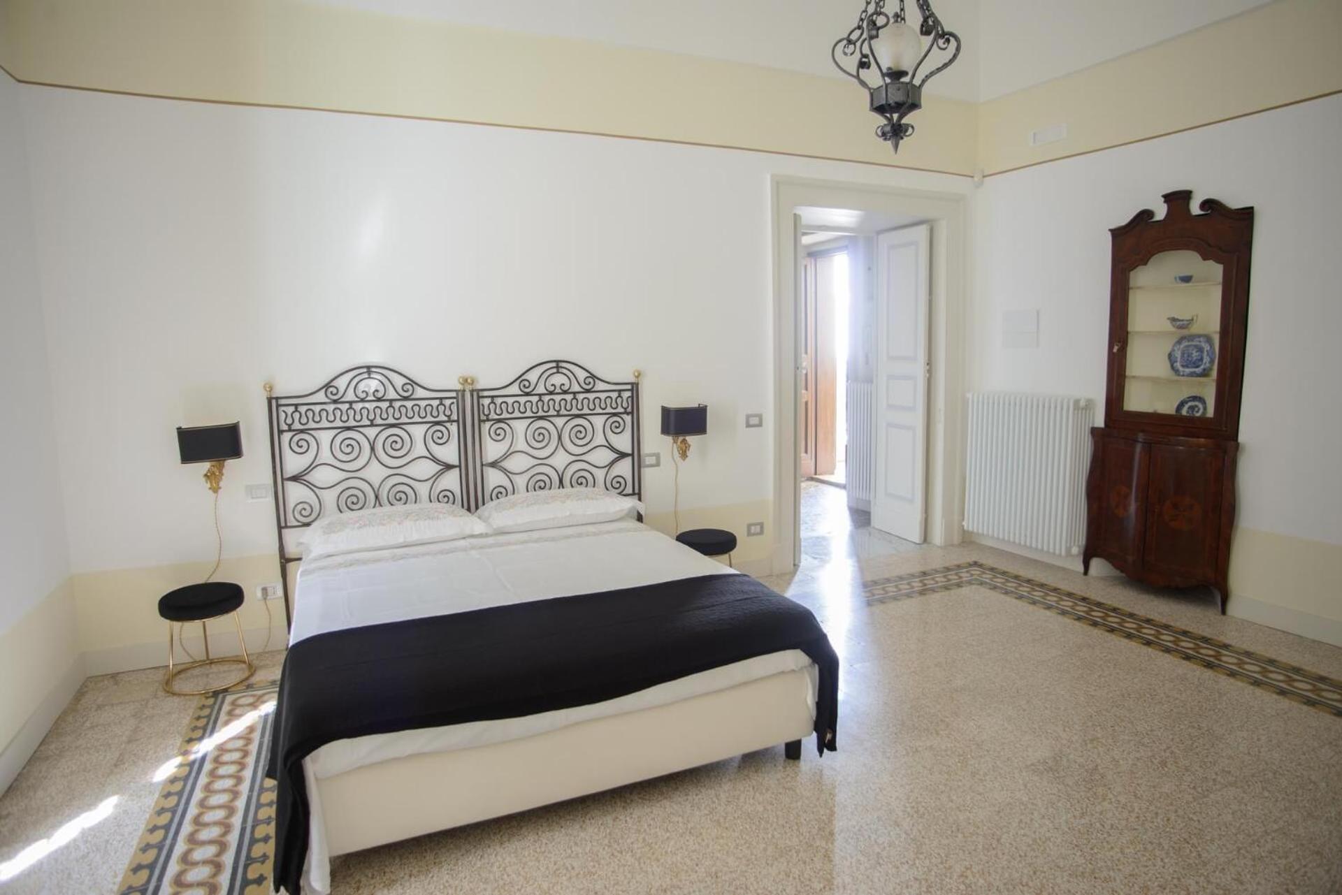 Deluxe Room - Photo 1