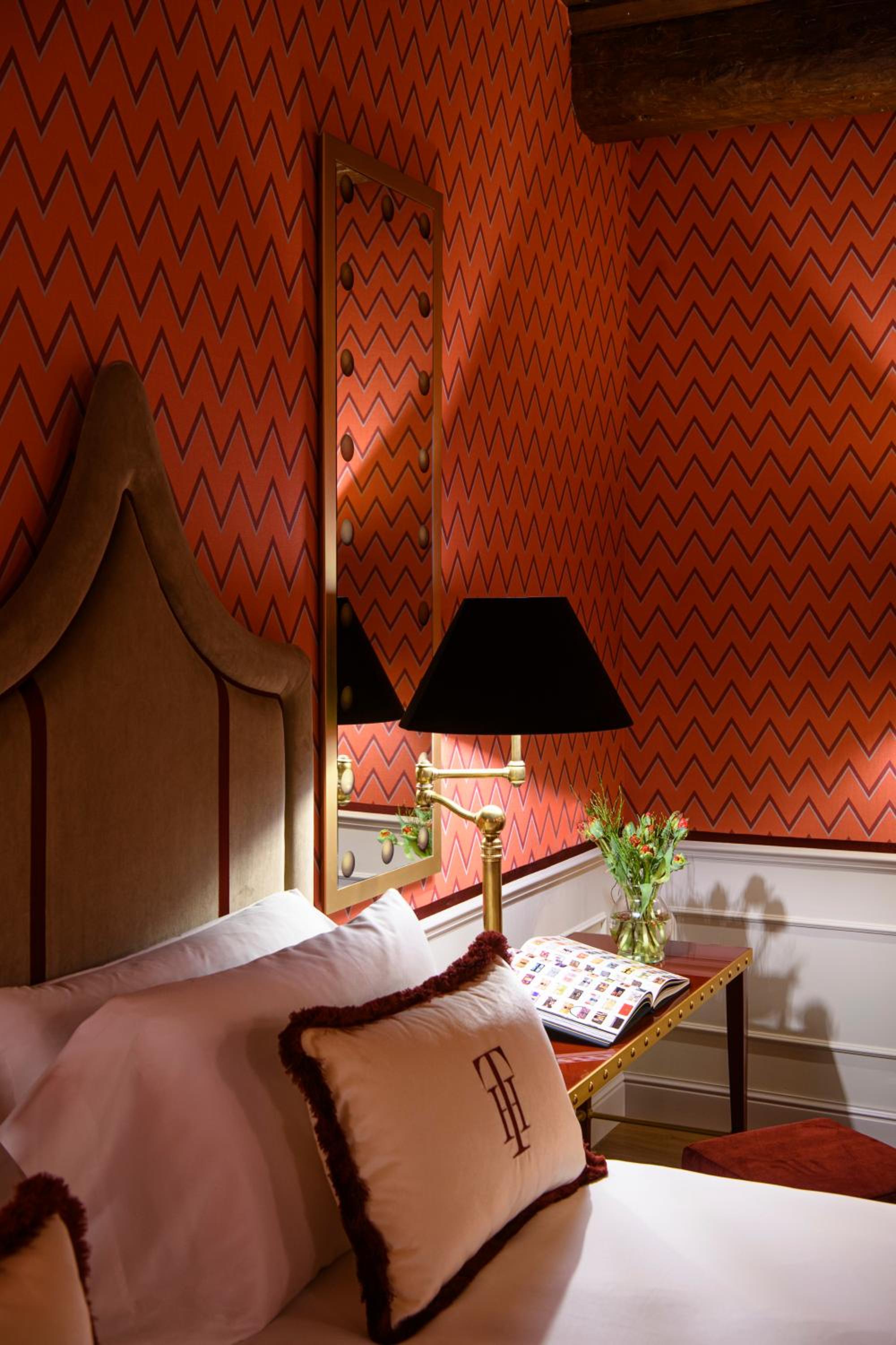 Premium King Room - Photo 5