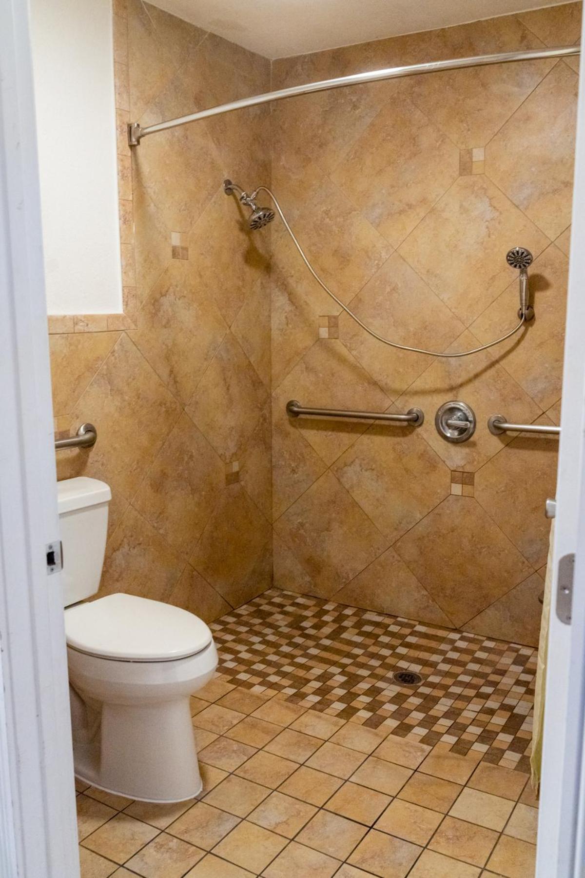 Queen Room with Two Queen Beds and Roll in Shower - Accessible/Non-Smoking photo 3