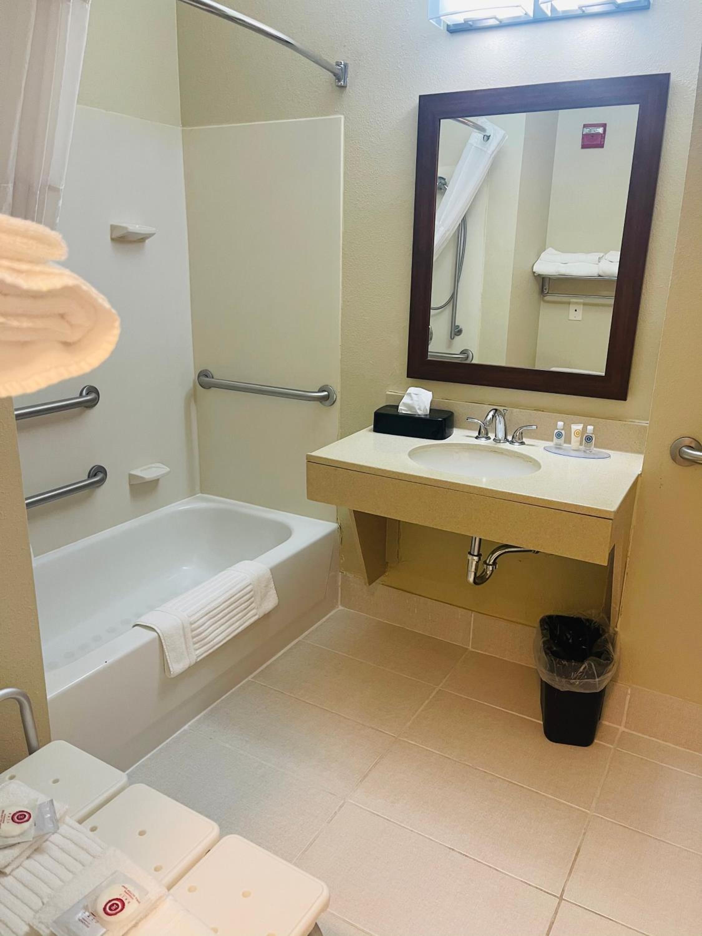King Room - Disability Access/Non-Smoking - Photo 6
