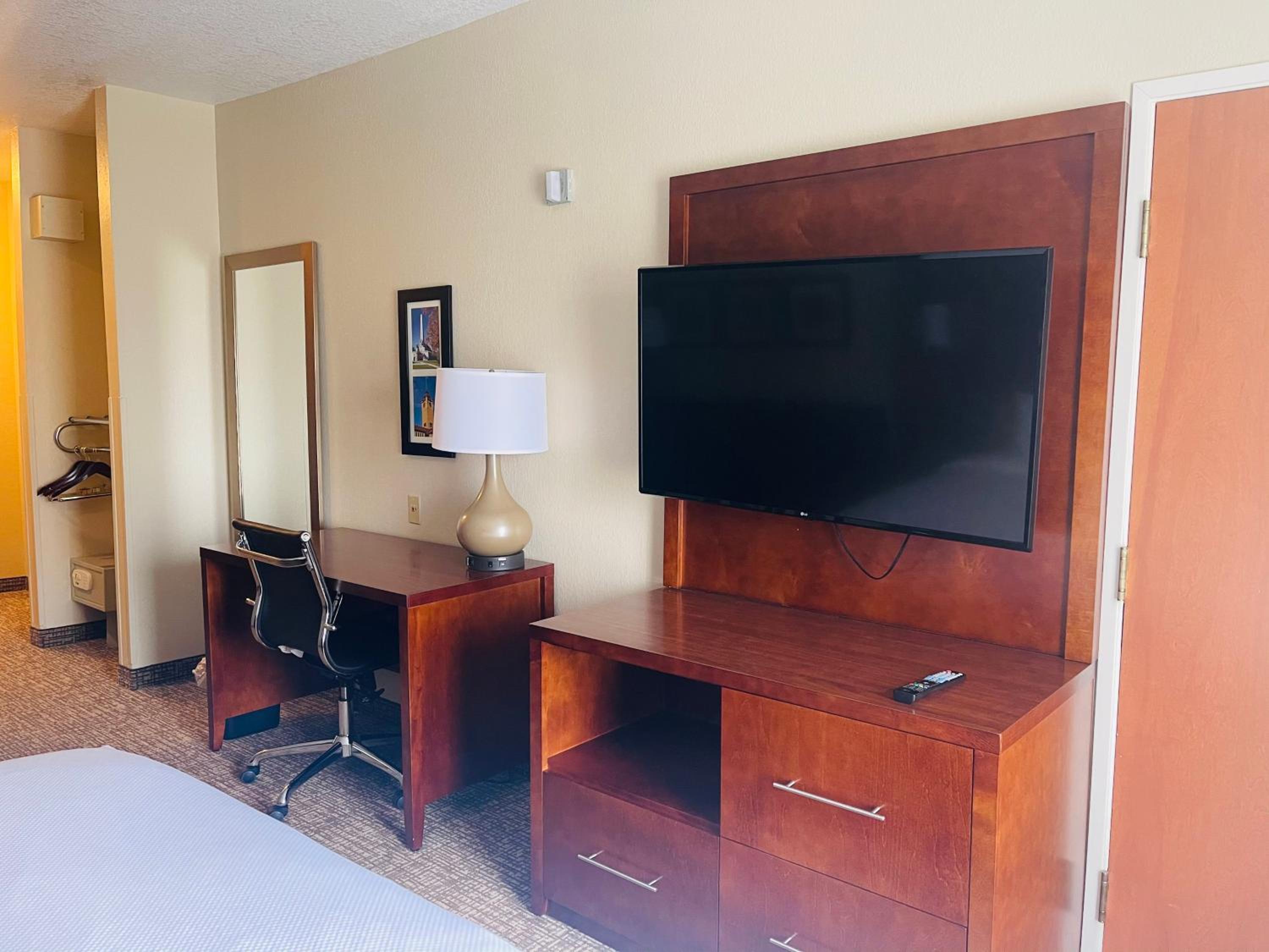 Standard King Room - Non-Smoking  - Photo 5