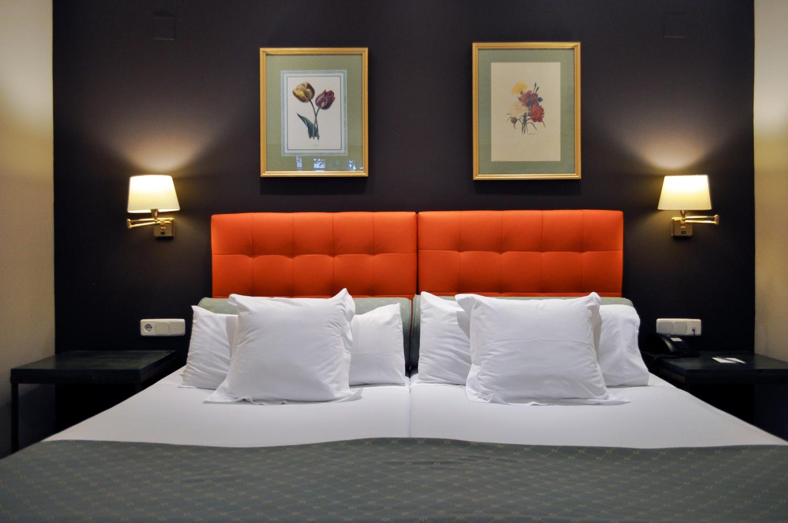 Double or Twin Room - Photo 6