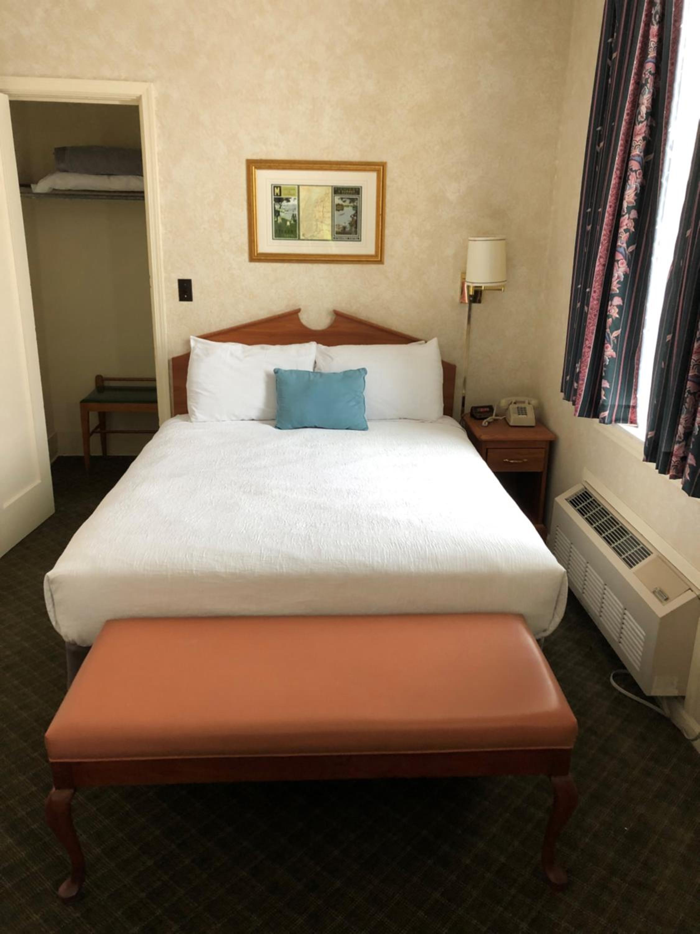 Standard Queen Room