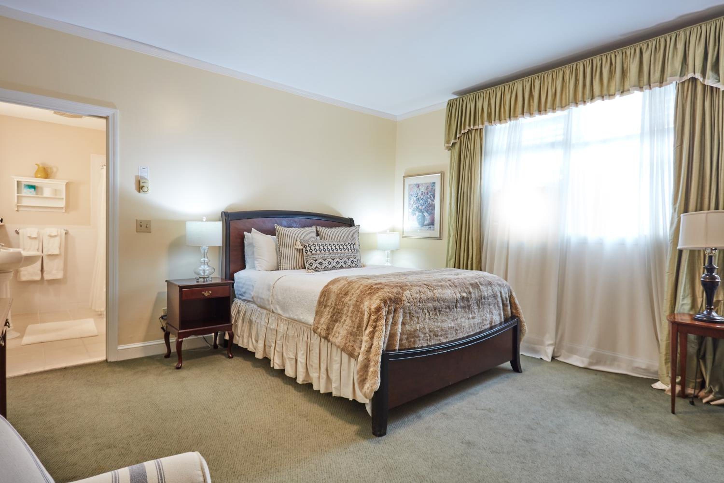 Standard Queen Room photo 1