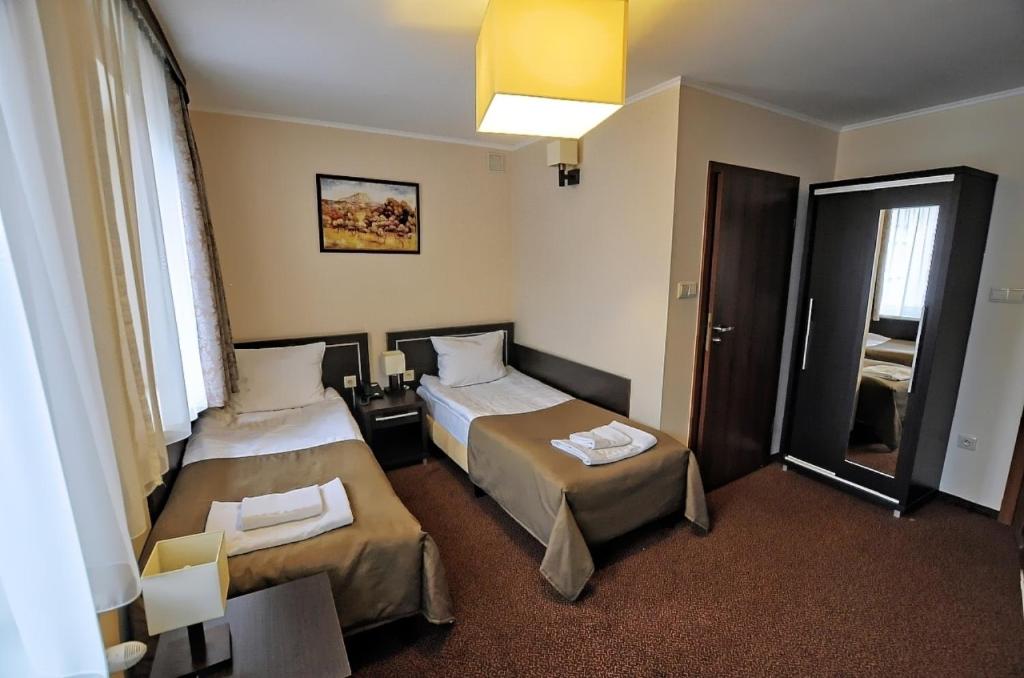 Double or Twin Room - Photo 6