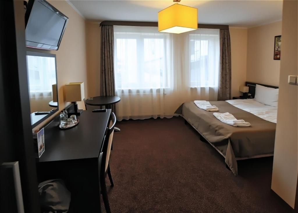 Double or Twin Room - Photo 5