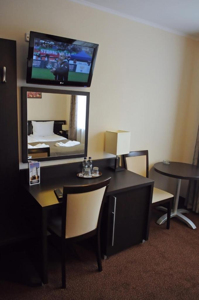Double or Twin Room - Photo 4