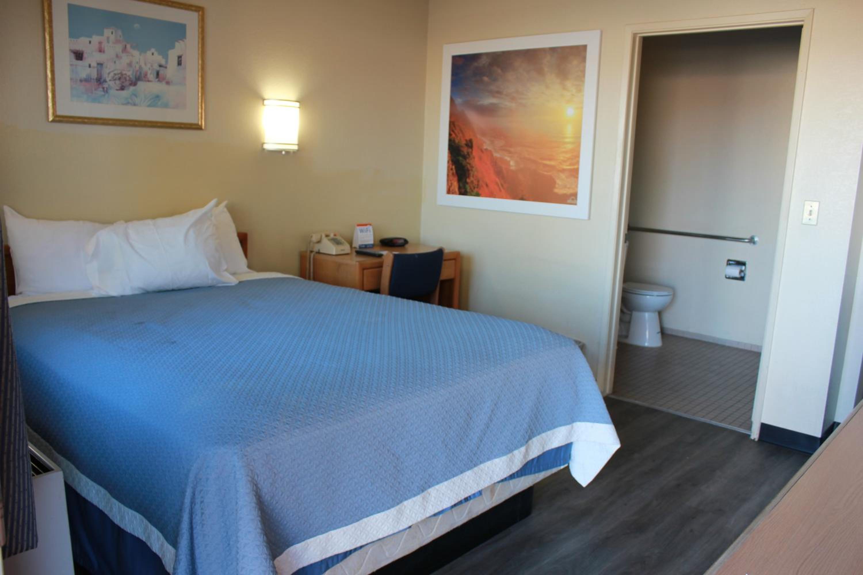 Queen Room - Disability Access/Non-Smoking photo 1