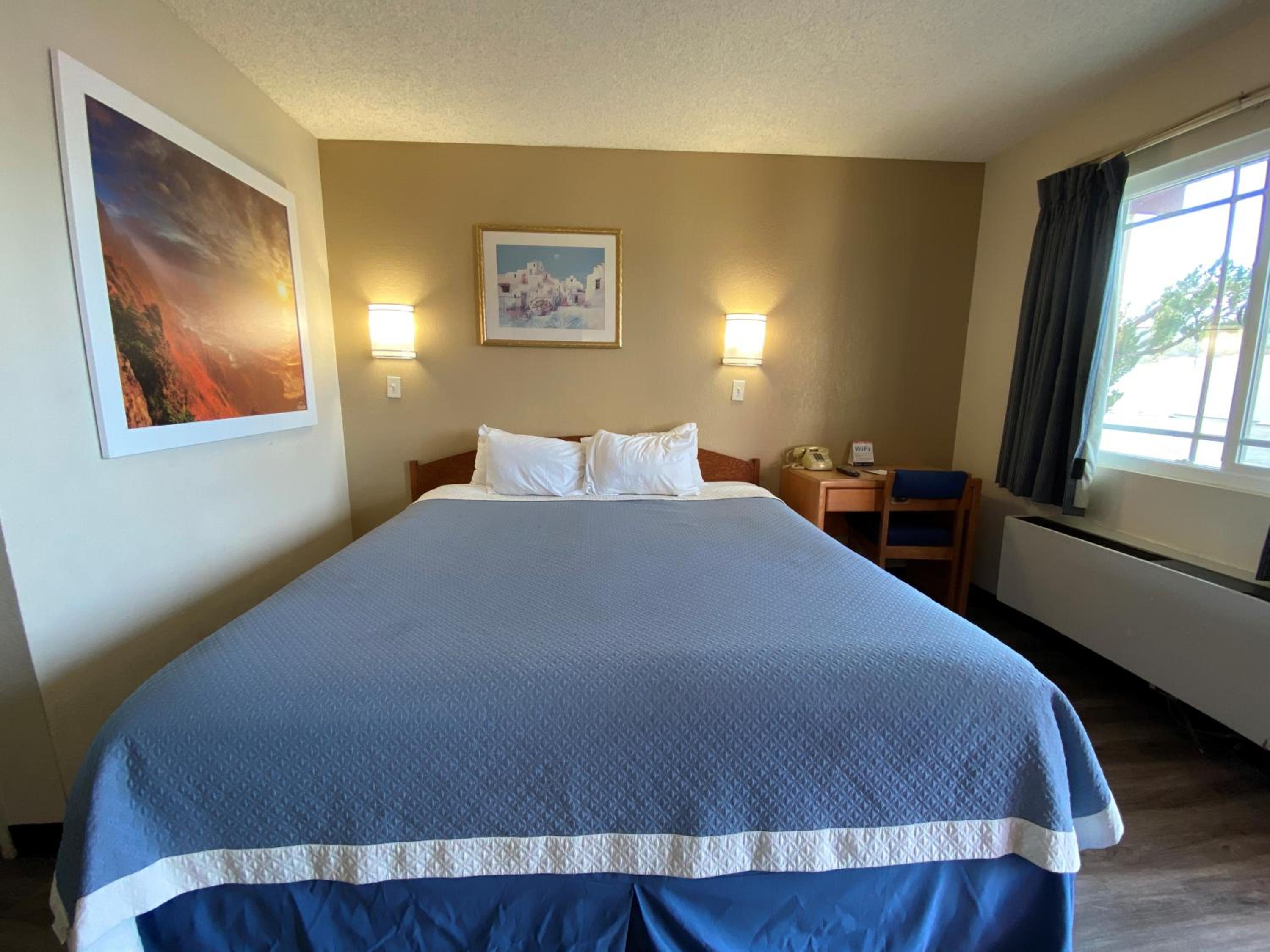 King Room - Non-Smoking - Photo 1