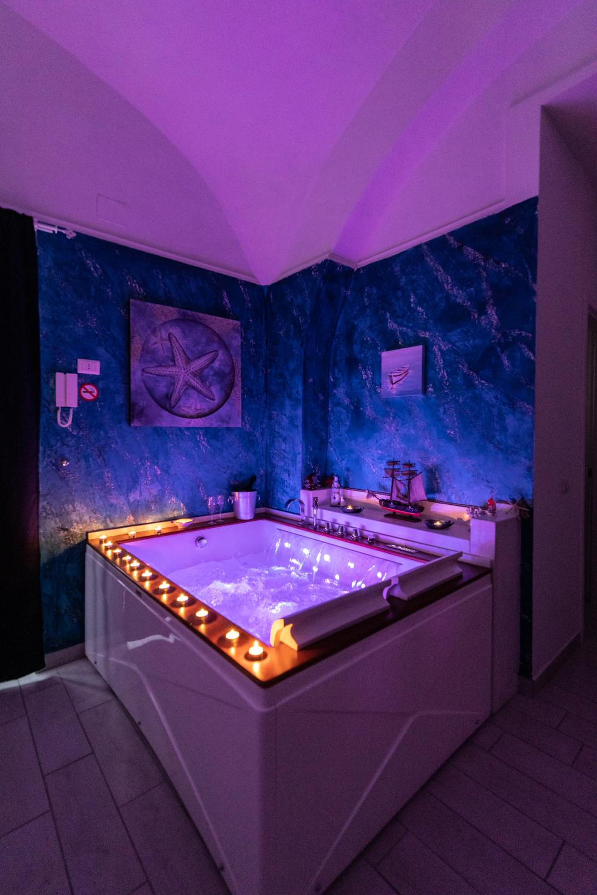 King Suite with Spa Bath - Photo 8