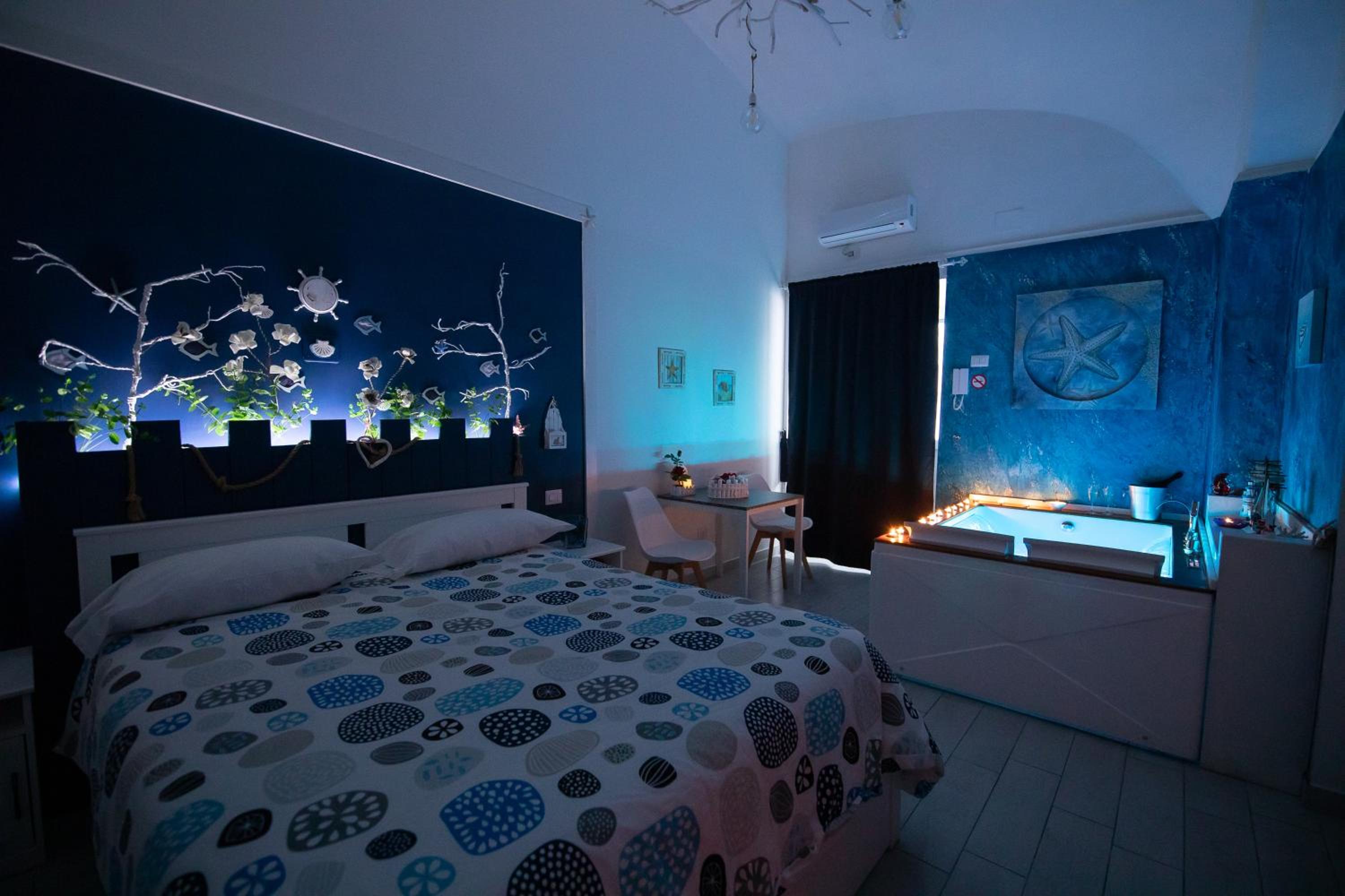 King Suite with Spa Bath - Photo 7