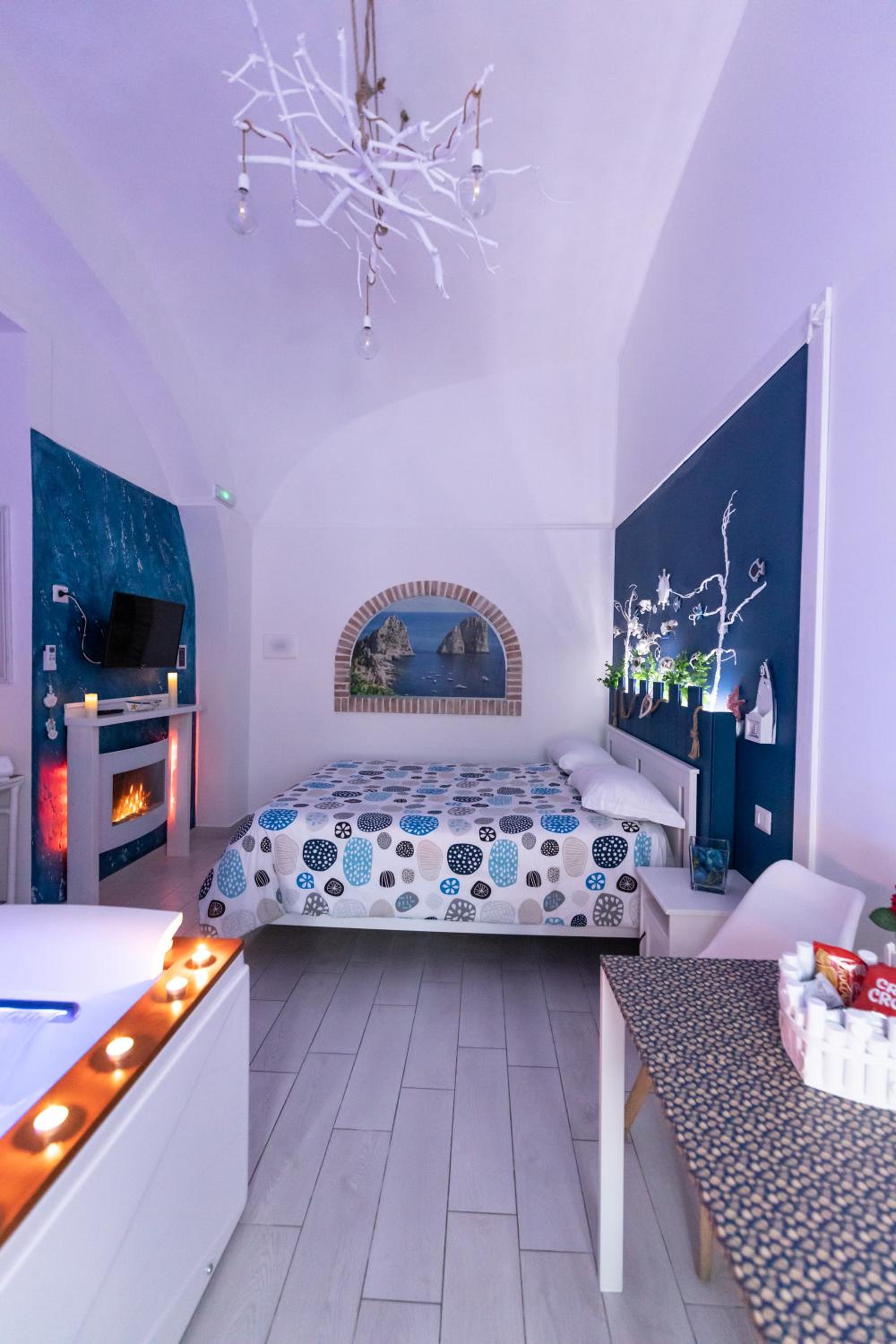 King Suite with Spa Bath - Photo 10