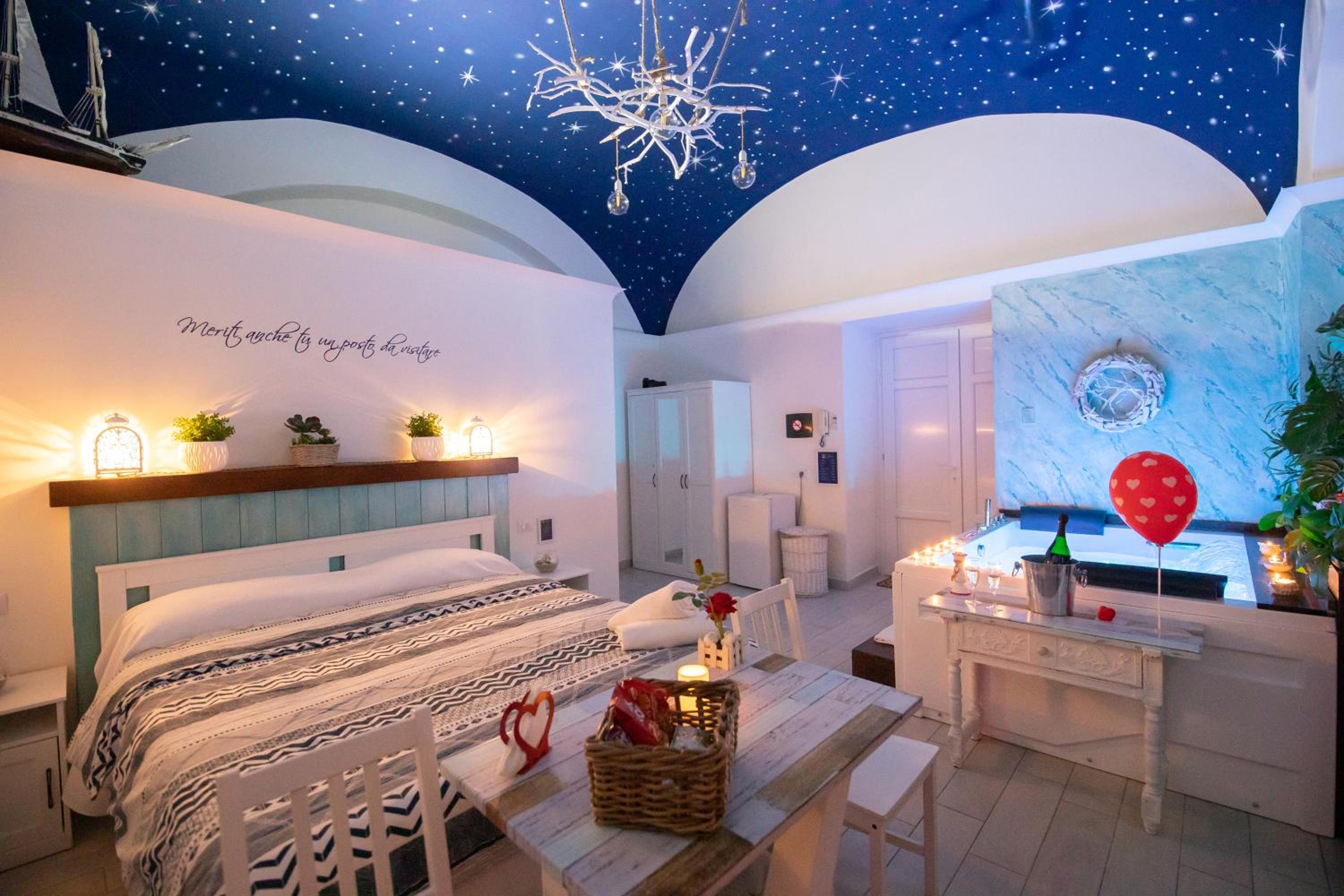 Queen Suite with Spa Bath - Photo 17