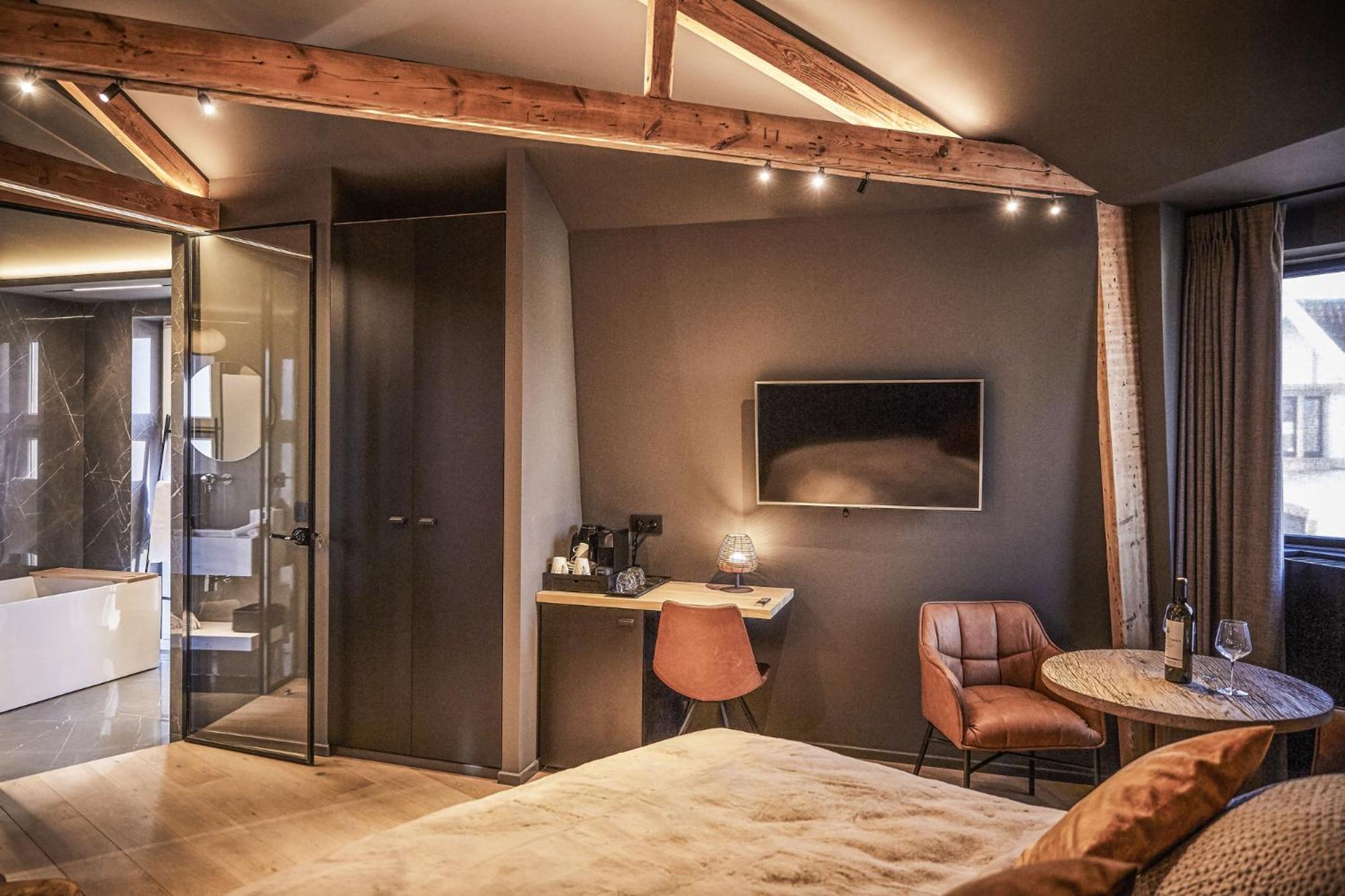 Deluxe Double Room with Bath