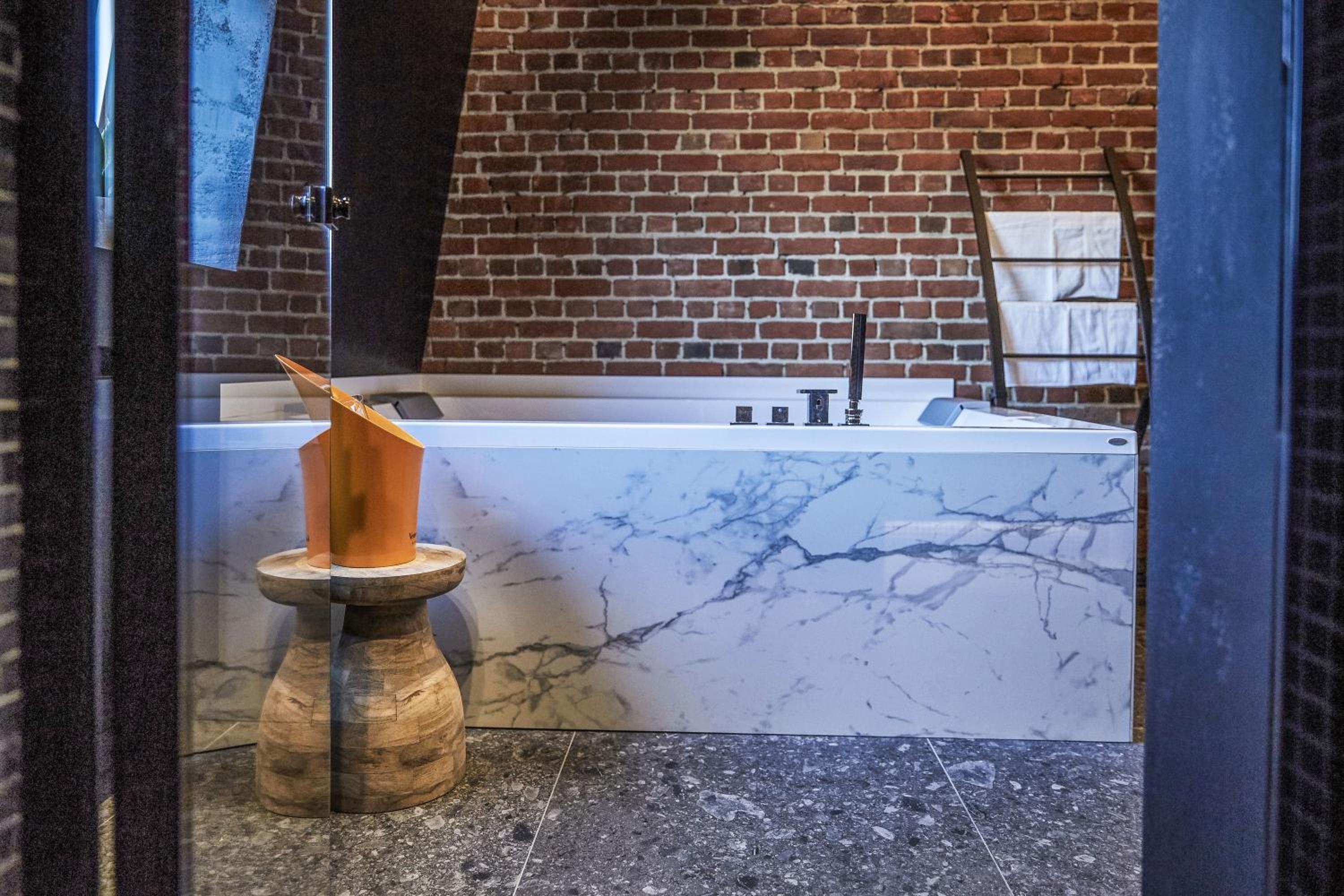 Suite with Spa Bath - Photo 14