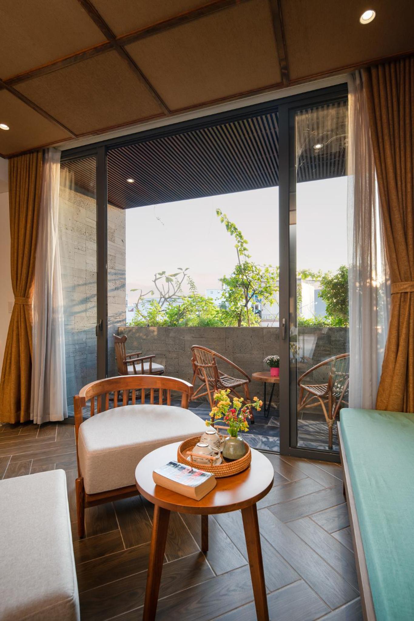 Apartment with City View - Photo 2