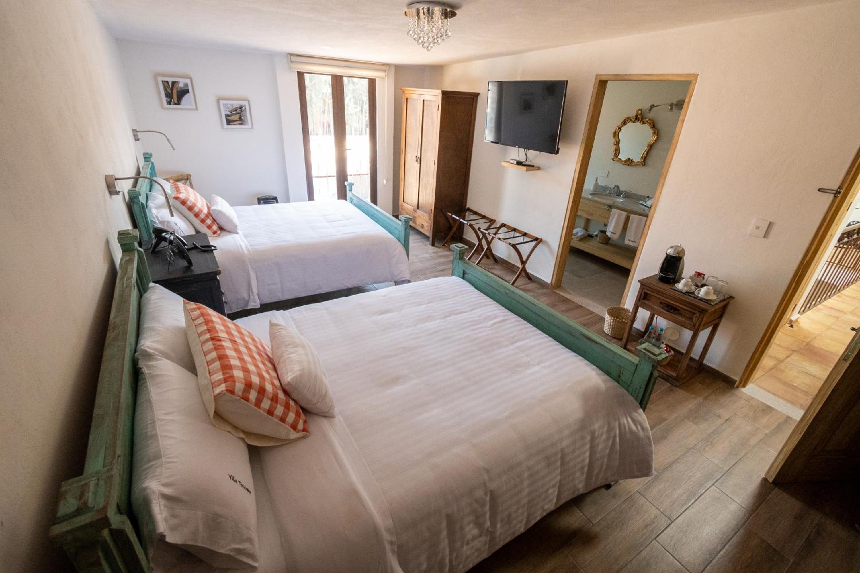 Deluxe Queen Suite