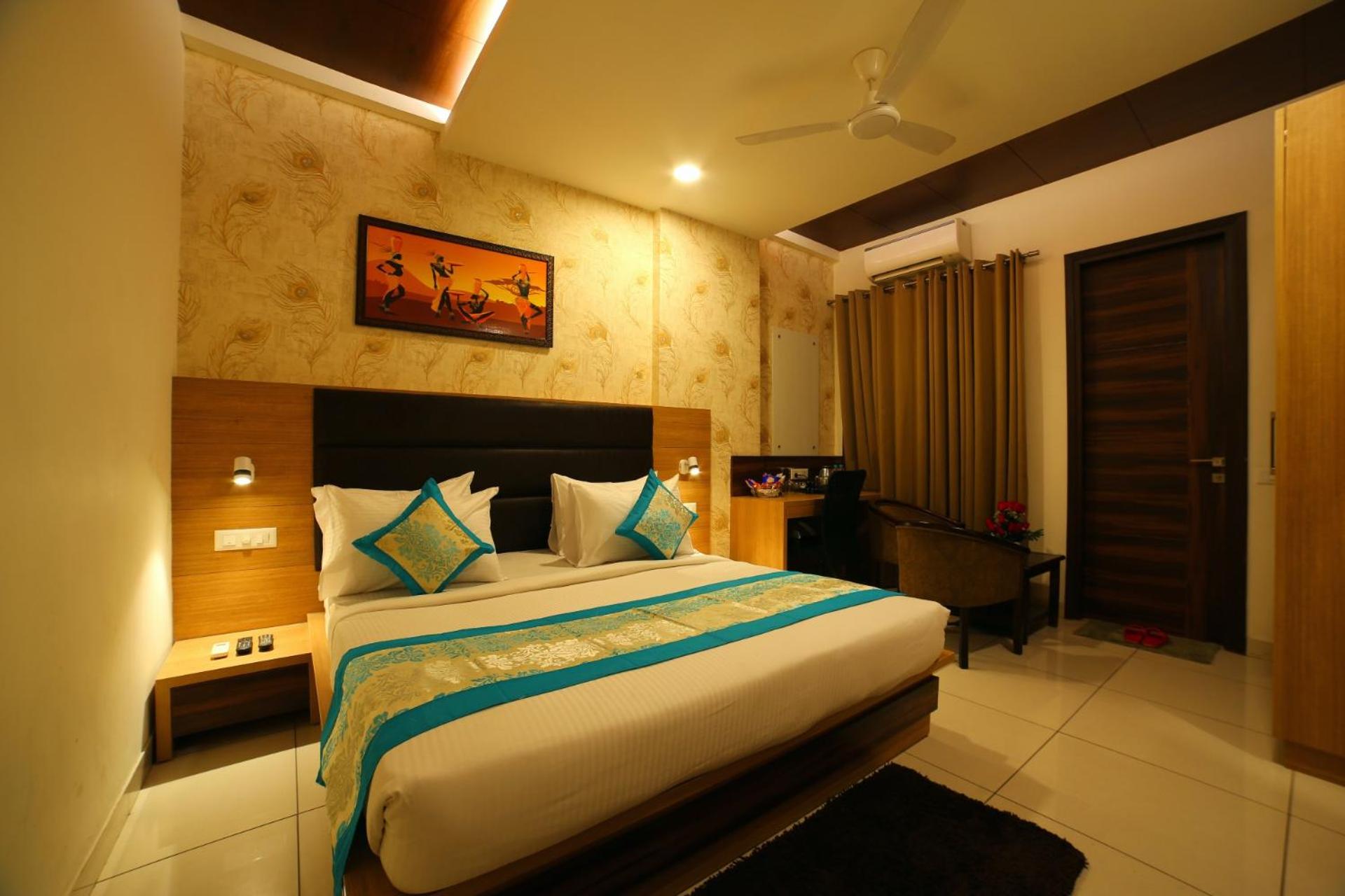 Deluxe Room - Photo 9