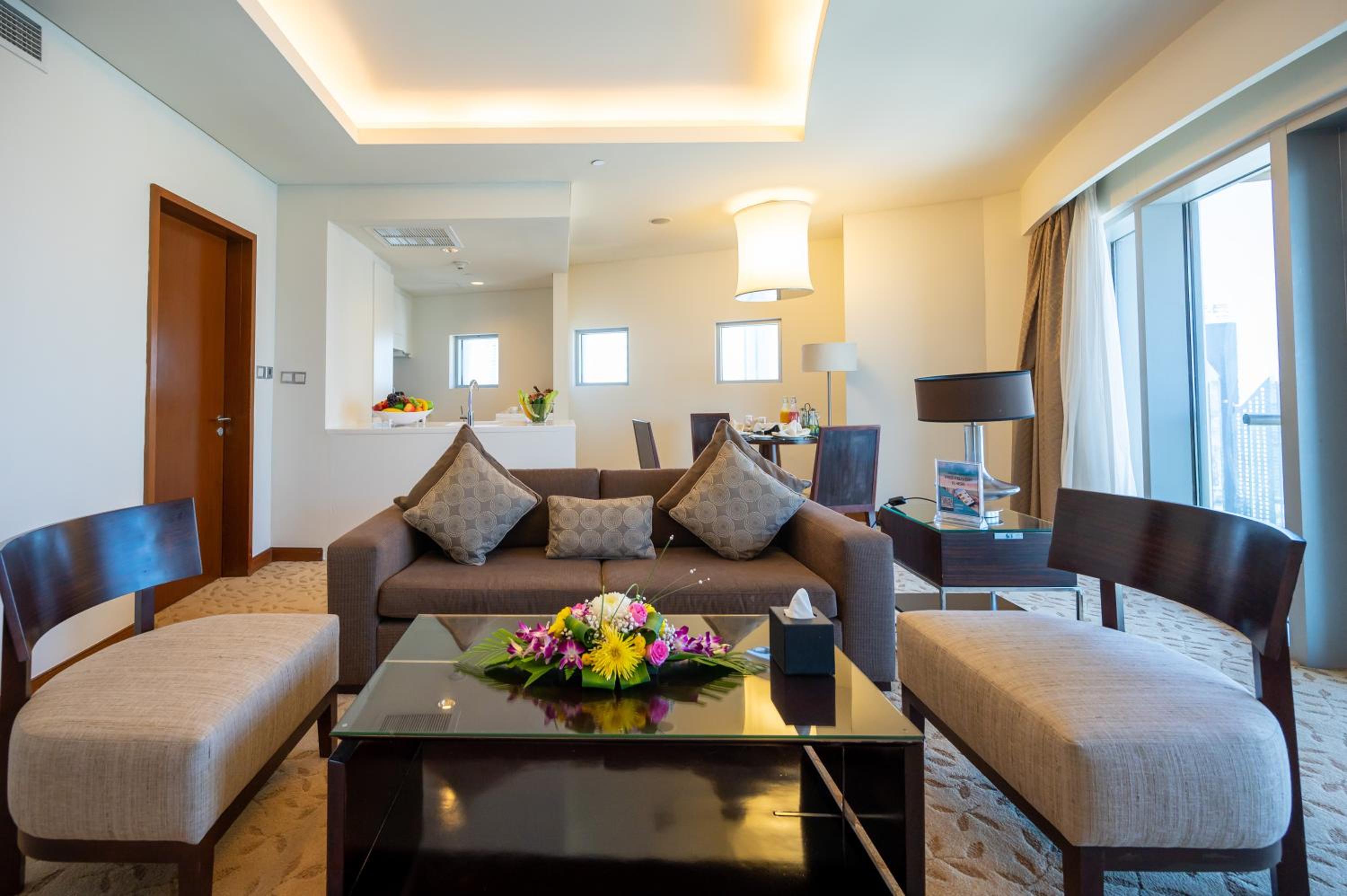 One-Bedroom Apartment with City View photo 3
