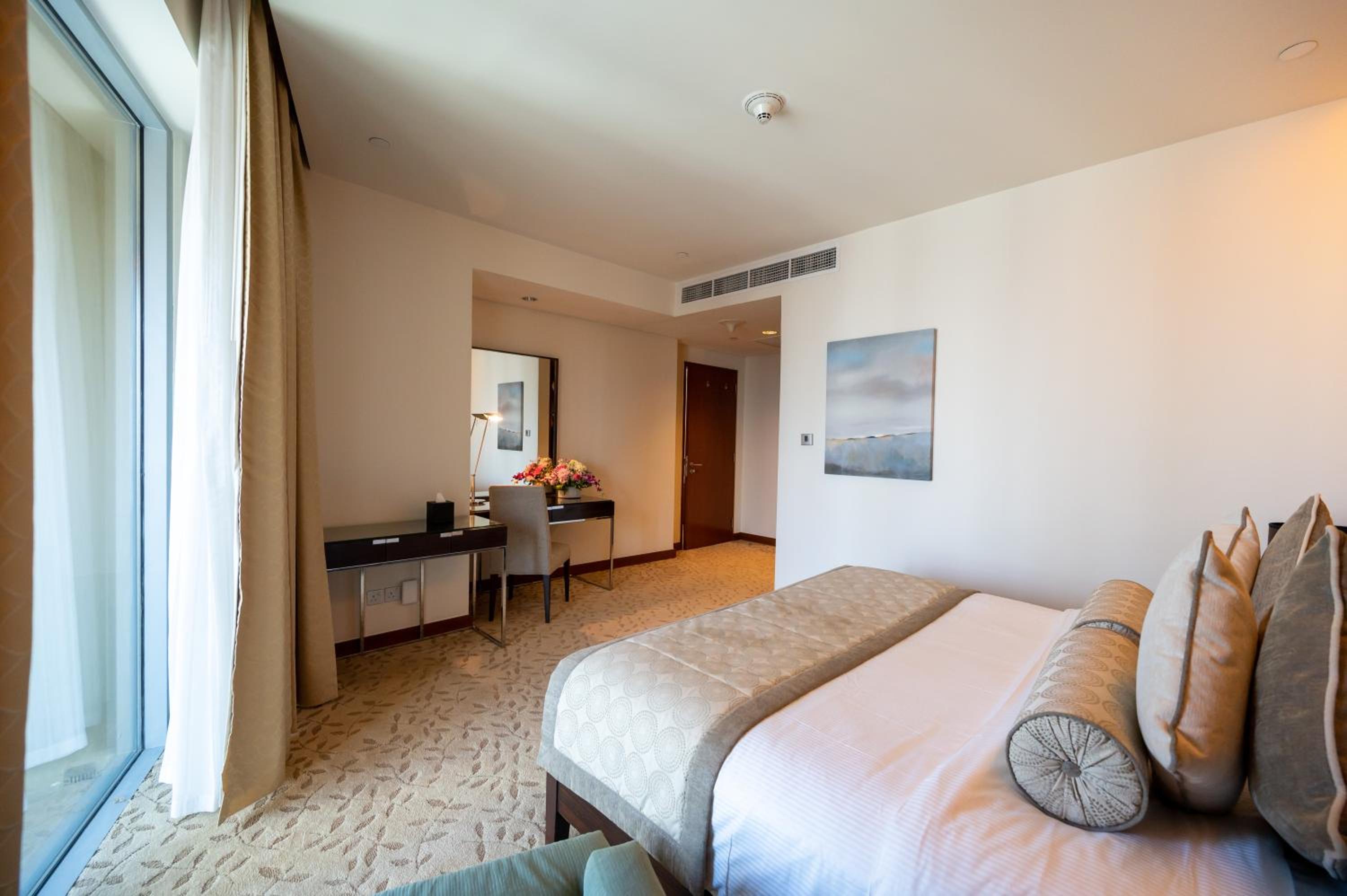 One-Bedroom Apartment with City View photo 2