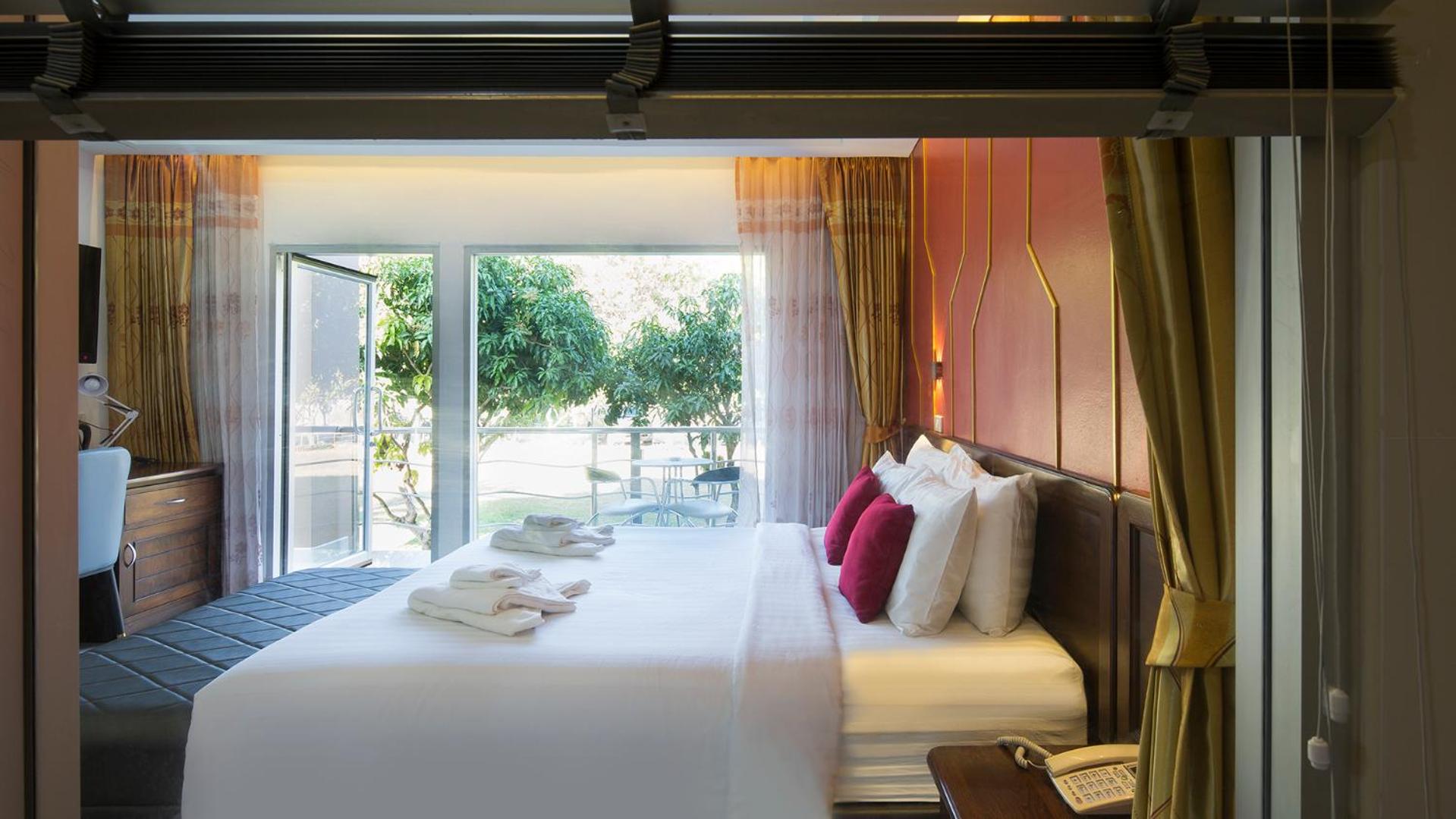 Villa photo 2