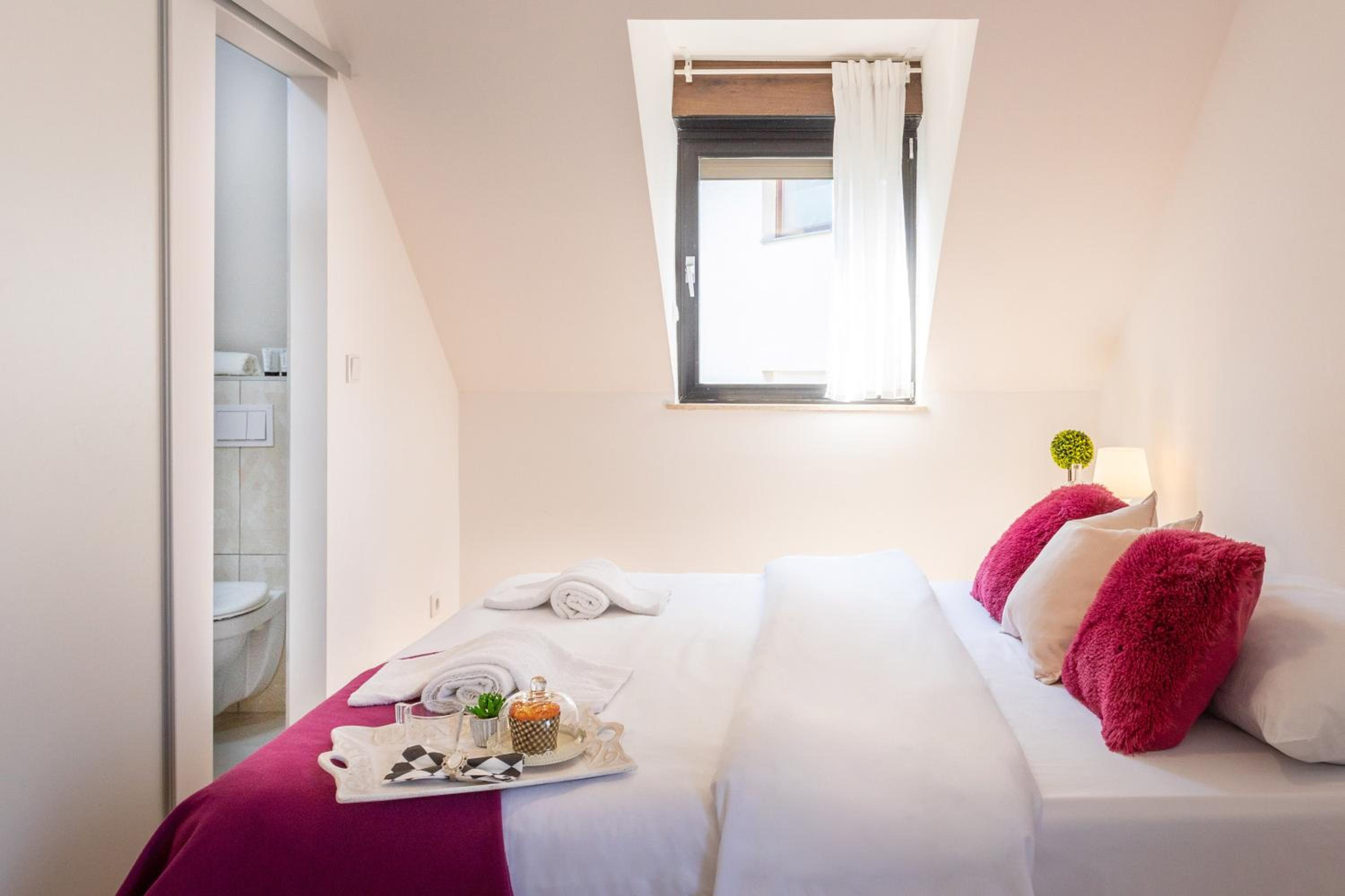 Two Twin Bed Room - Photo 11