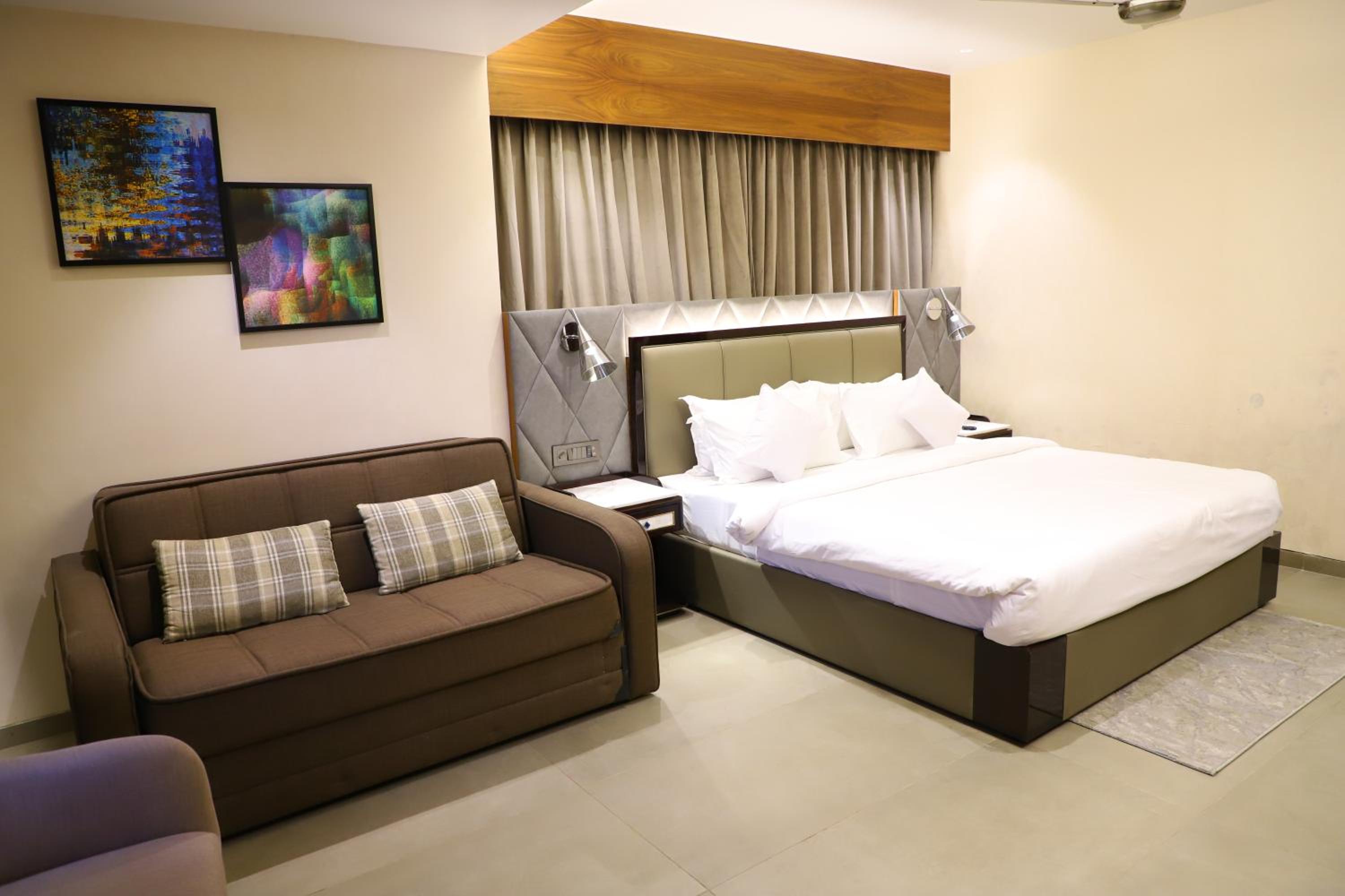 Deluxe Room - Photo 5